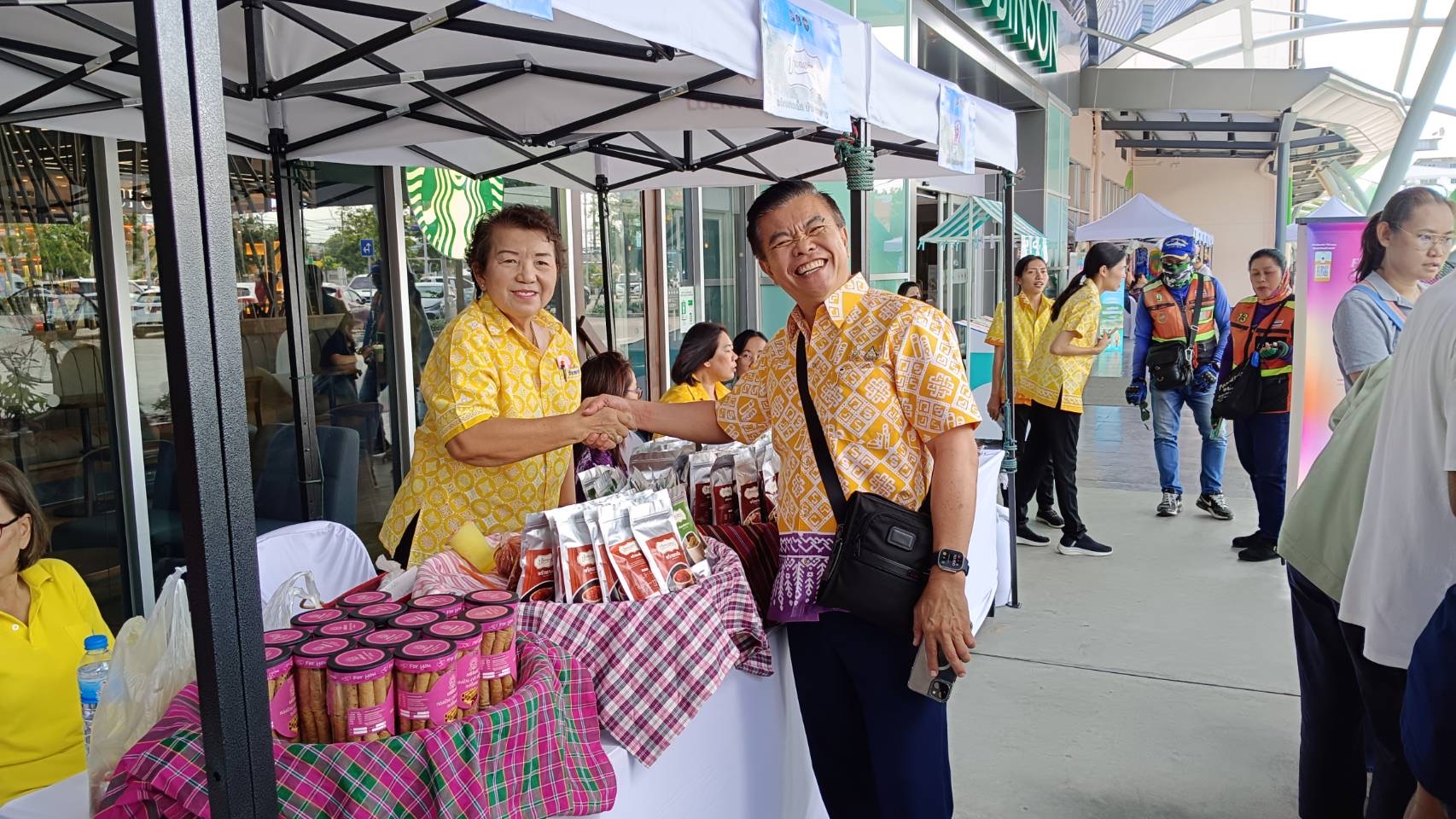พช.ชลบุรี ดำเนินกิจกรรมประชาสัมพันธ์และทดสอบตลาด โครงการส่งเสริมกระบวนการเครือข่ายองค์ความรู้ (Knowledge Base OTOP : KBO)