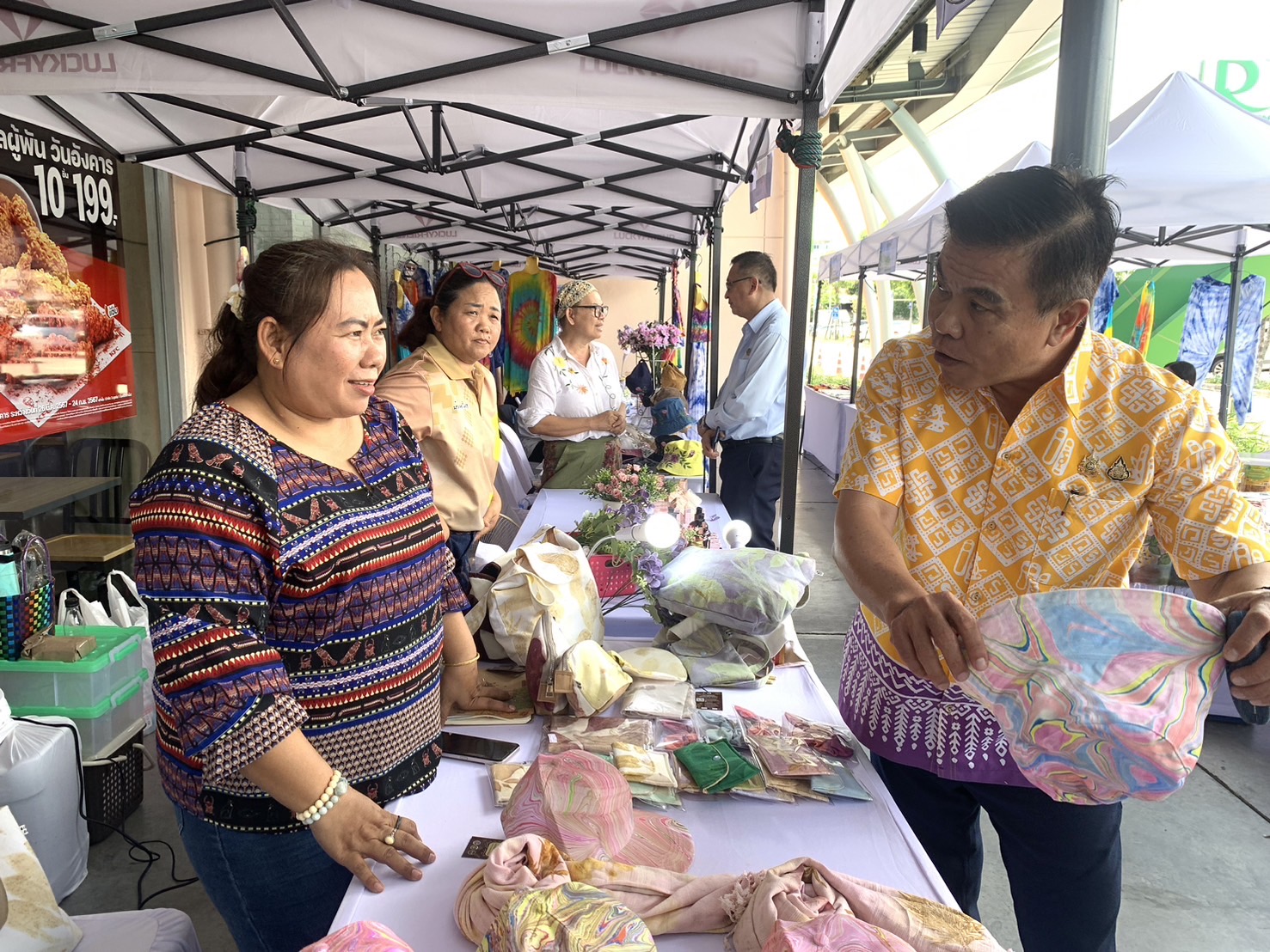 พช.ชลบุรี ดำเนินกิจกรรมประชาสัมพันธ์และทดสอบตลาด โครงการส่งเสริมกระบวนการเครือข่ายองค์ความรู้ (Knowledge Base OTOP : KBO)