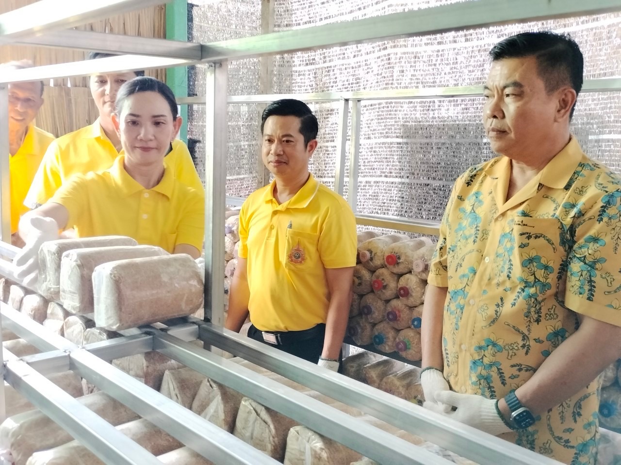 🍍พช.ชลบุรี ดำเนินโครงการสนับสนุนการขับเคลื่อนกิจกรรมพัฒนาชุมชนดีเด่น 🍍