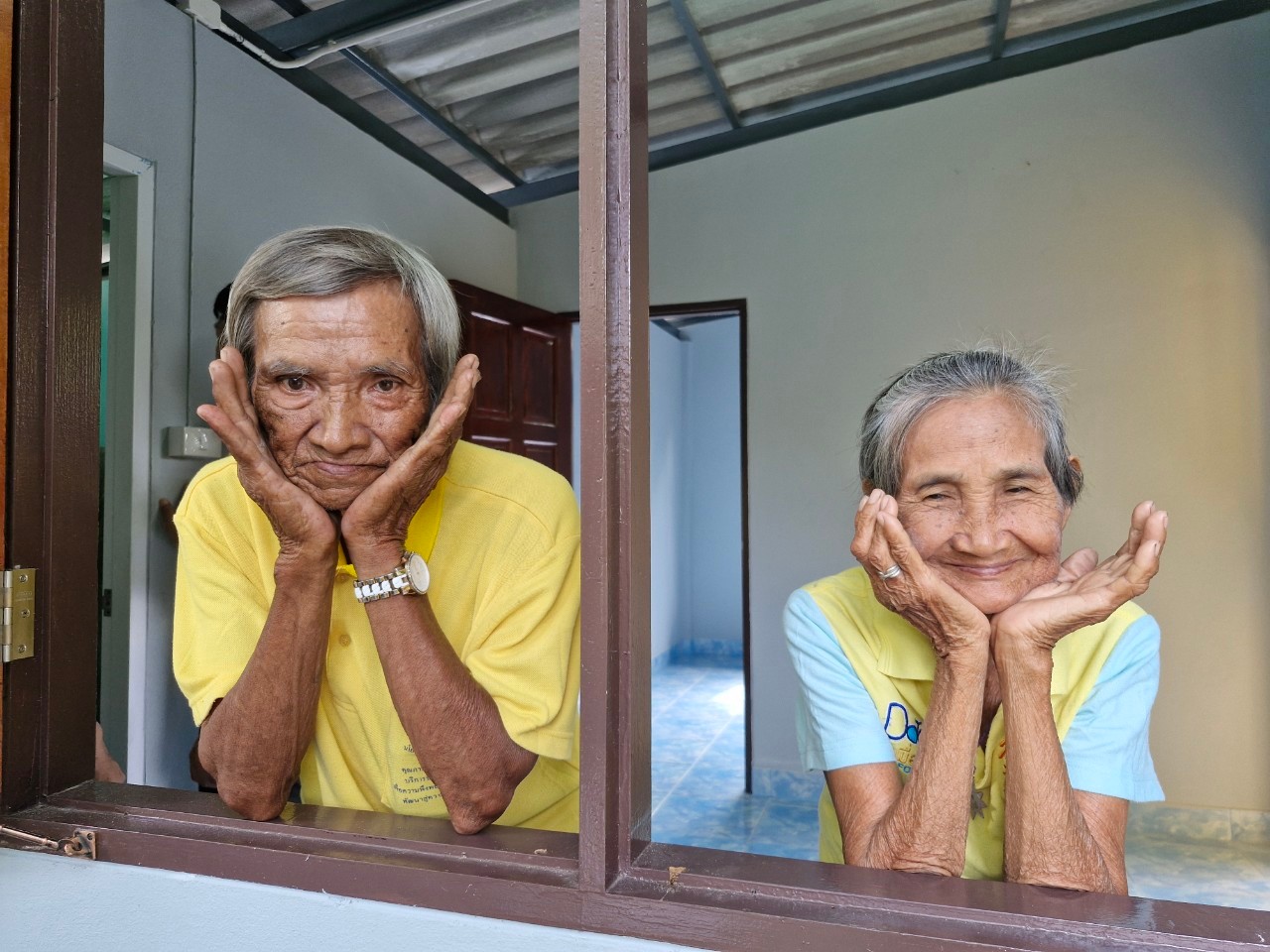 พช. ชลบุรี จัดพิธีส่งมอบบ้าน “โครงการบ้านห่วงใย จากใจ GLO” ประจำปี 2566