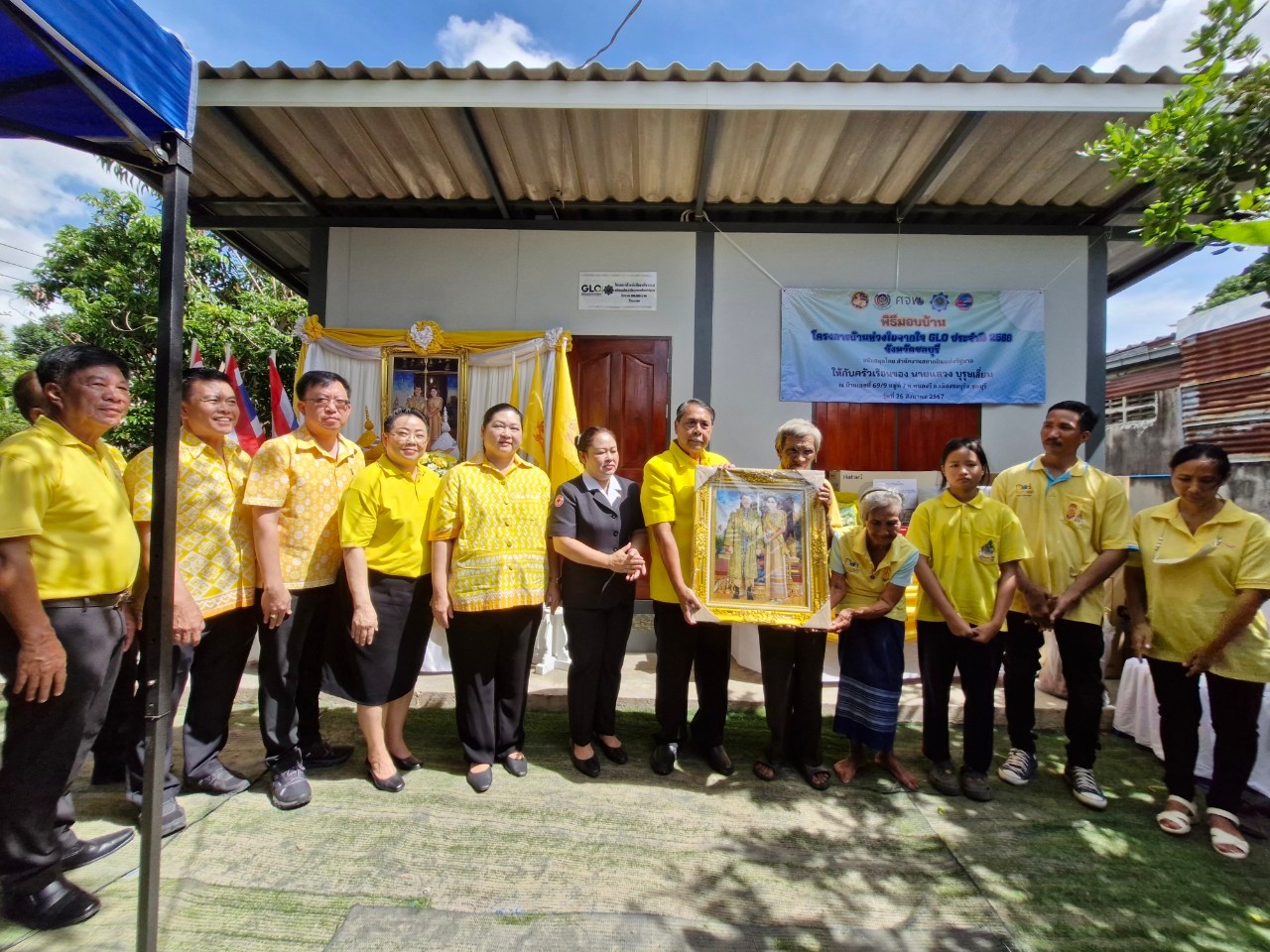 พช. ชลบุรี จัดพิธีส่งมอบบ้าน “โครงการบ้านห่วงใย จากใจ GLO” ประจำปี 2566