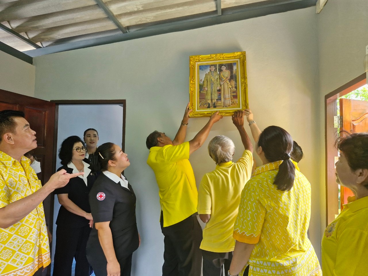 พช. ชลบุรี จัดพิธีส่งมอบบ้าน “โครงการบ้านห่วงใย จากใจ GLO” ประจำปี 2566