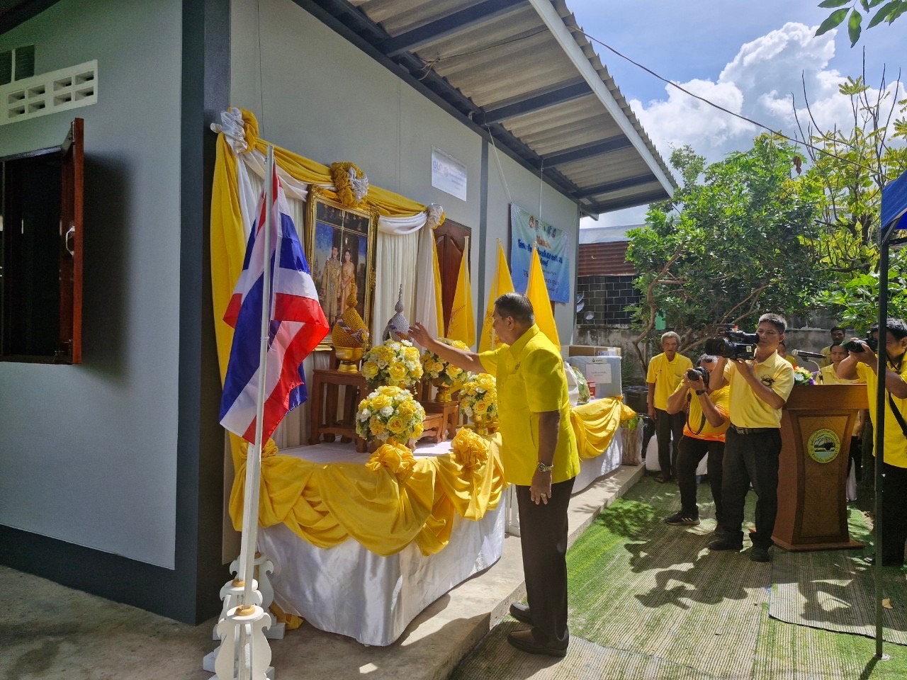 พช. ชลบุรี จัดพิธีส่งมอบบ้าน “โครงการบ้านห่วงใย จากใจ GLO” ประจำปี 2566