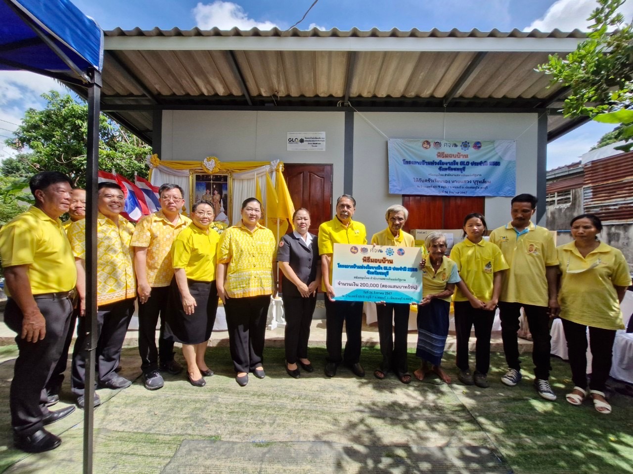 พช. ชลบุรี จัดพิธีส่งมอบบ้าน “โครงการบ้านห่วงใย จากใจ GLO” ประจำปี 2566