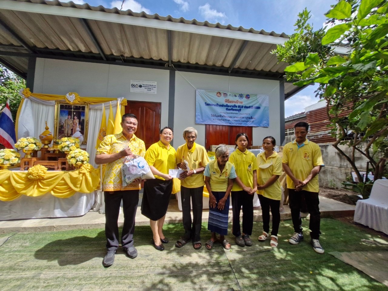พช. ชลบุรี จัดพิธีส่งมอบบ้าน “โครงการบ้านห่วงใย จากใจ GLO” ประจำปี 2566