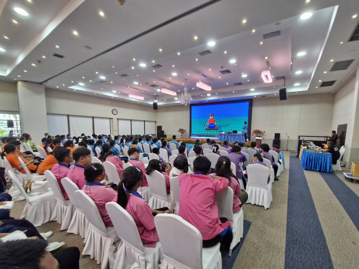 💎💎พช.ชลบุรี เป็นวิทยากรบรรยาย “ชนะภัยยาเสพติดตามแนวปรัชญาของเศรษฐกิจพอเพียง”