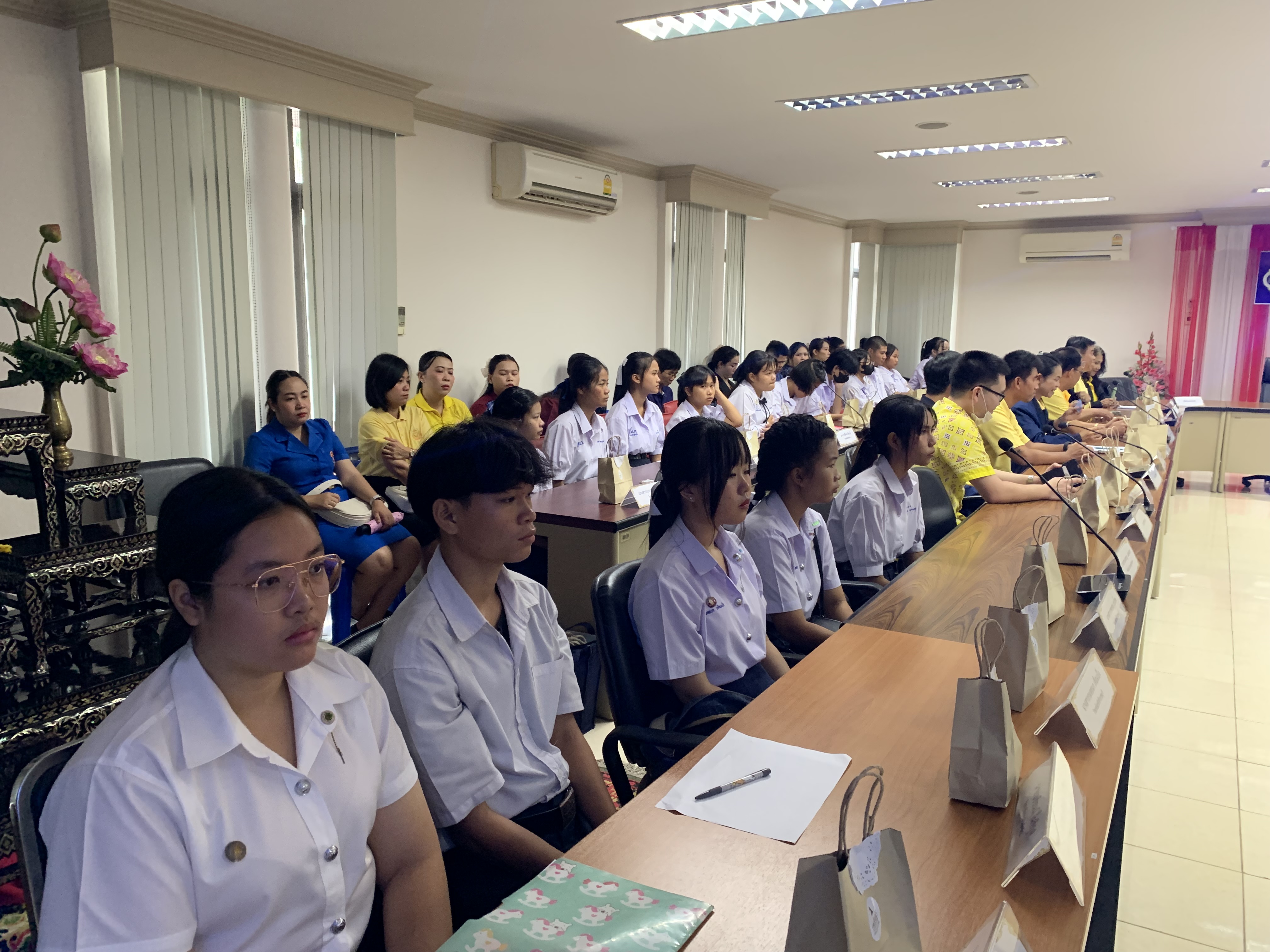 🌟พช.ชลบุรี เข้าร่วมการตรวจเยี่ยมเยาวชนผู้รับทุนมูลนิธิร่วมจิตต์น้อมเกล้าเพื่อเยาวชนในพระบรมราชูปถัมภ์