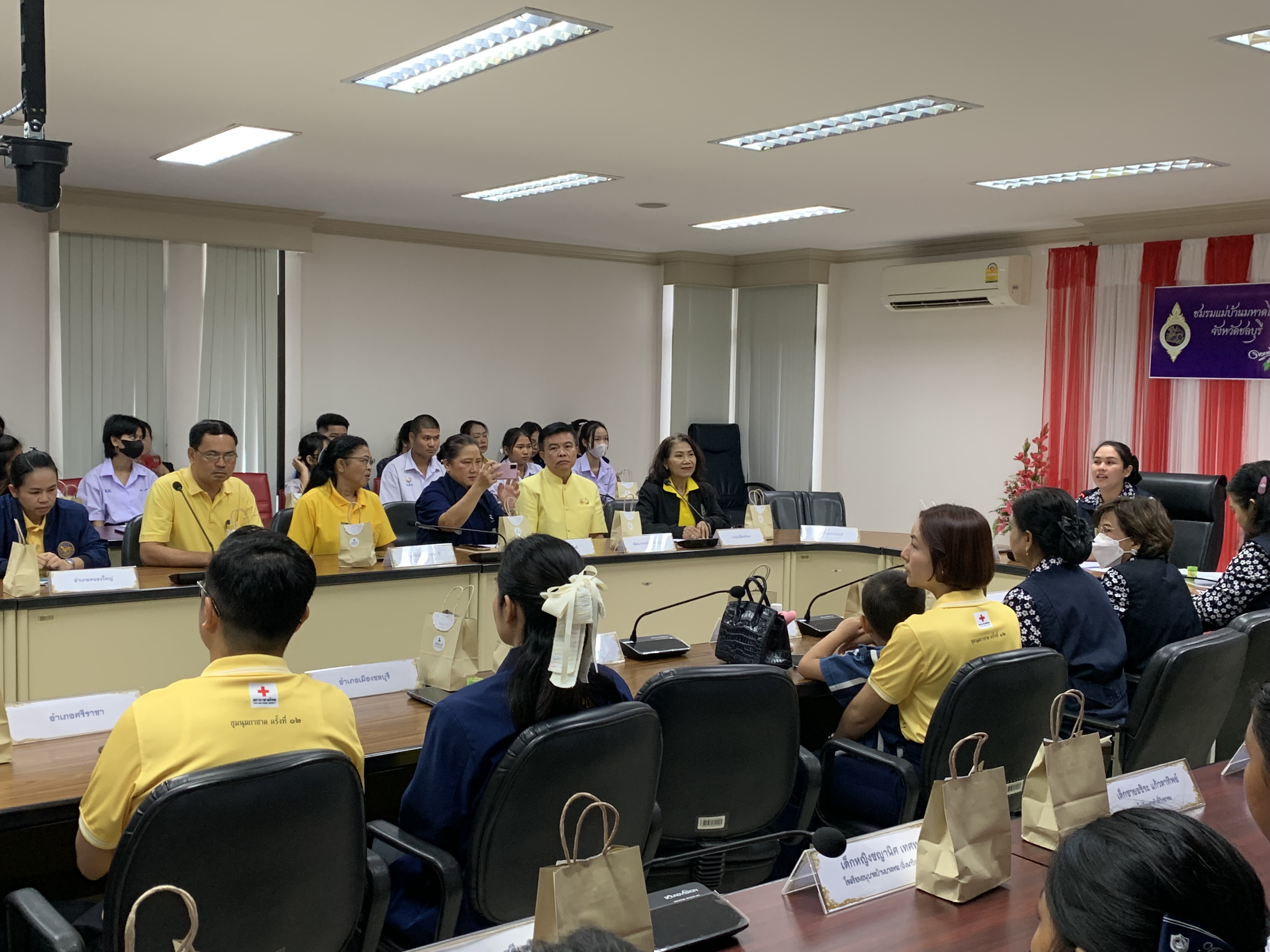 🌟พช.ชลบุรี เข้าร่วมการตรวจเยี่ยมเยาวชนผู้รับทุนมูลนิธิร่วมจิตต์น้อมเกล้าเพื่อเยาวชนในพระบรมราชูปถัมภ์