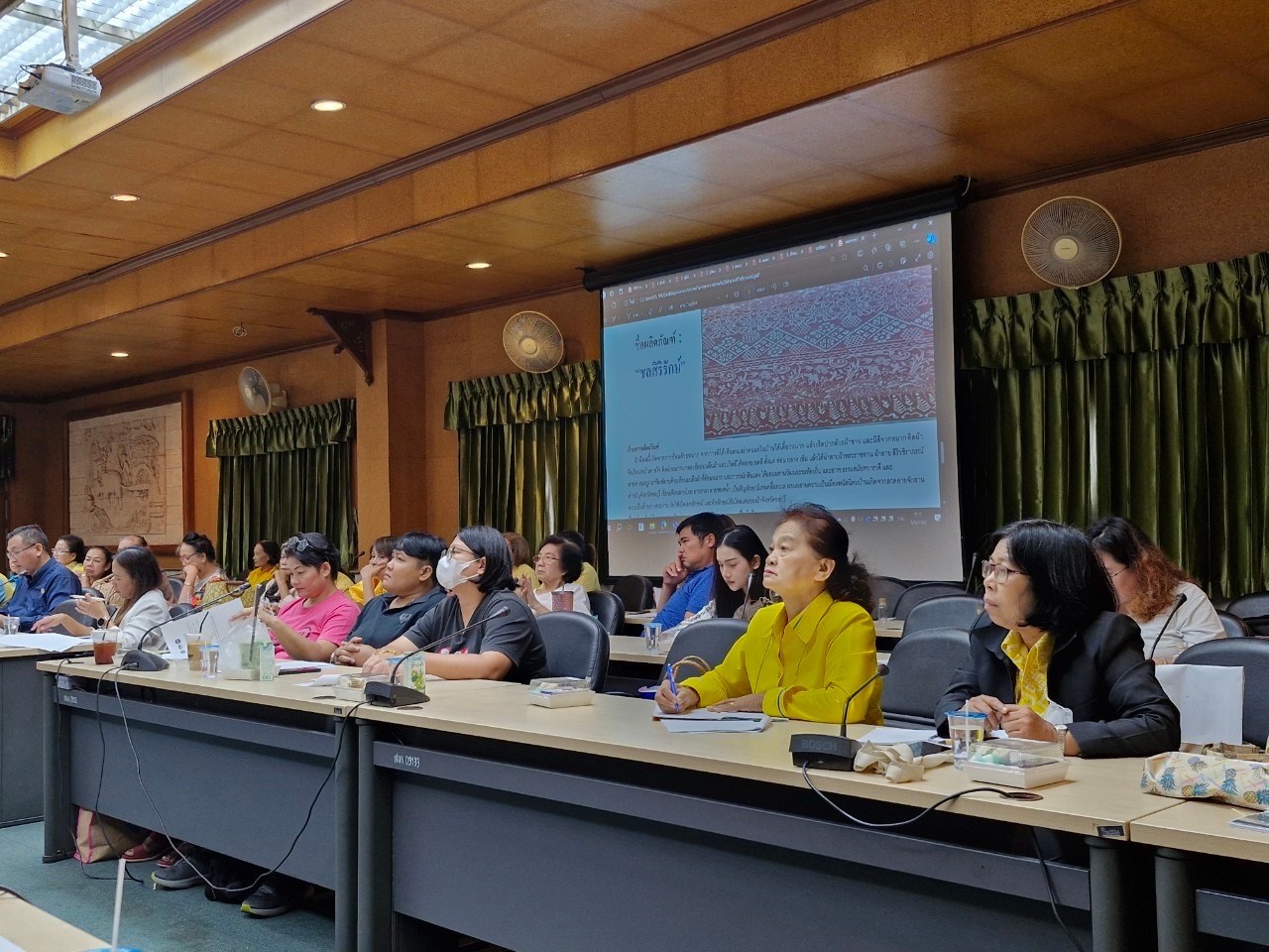 ✨ พช.ชลบุรี ดำเนินกิจกรรมประชุมชี้แจงแนวคิด กลไก กระบวนการและหลักเกณฑ์การคัดสรรสุดยอดหนึ่งตำบล หนึ่งผลิตภัณฑ์ไทย ปี พ.ศ. 2567 (OTOP Product Champion : OPC)