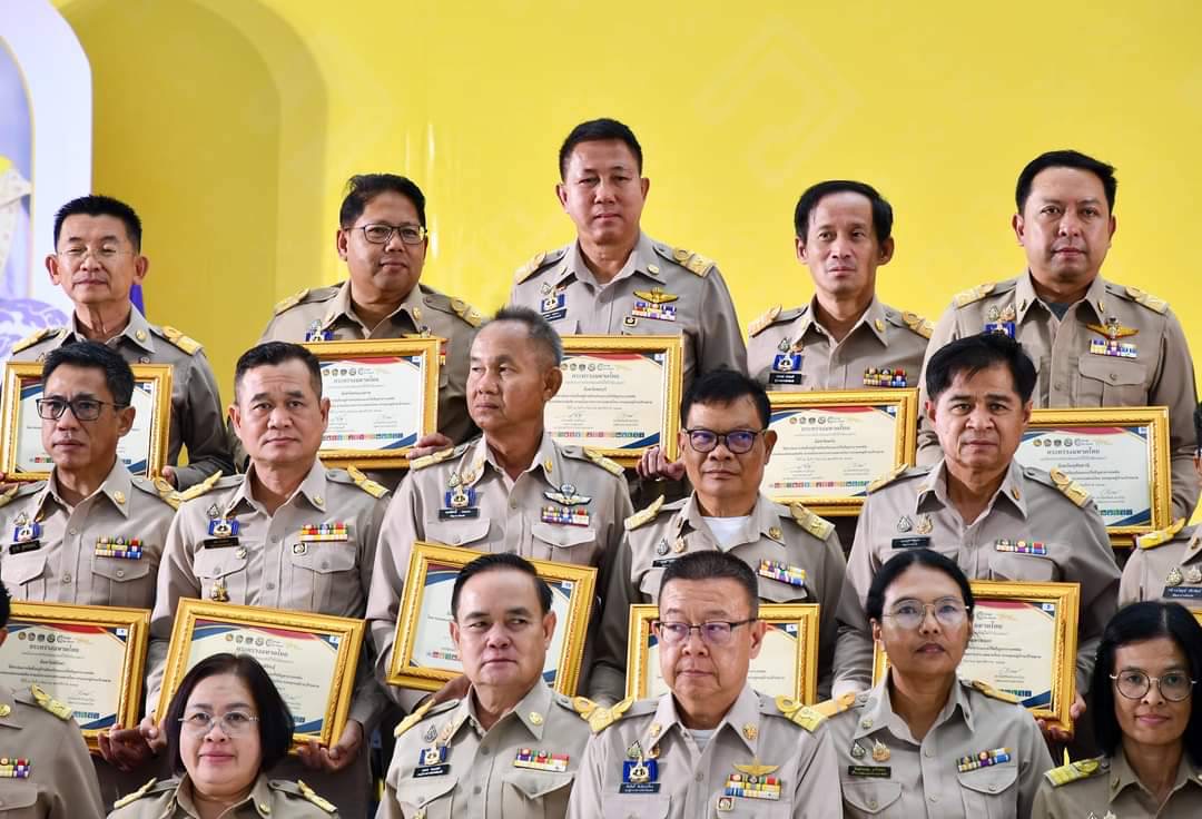 🎉 พช.ชลบุรี ร่วมพิธีเปิดงานวันพัฒนาชุมชน ประจำปี 2567 (Community Development Day 2024)