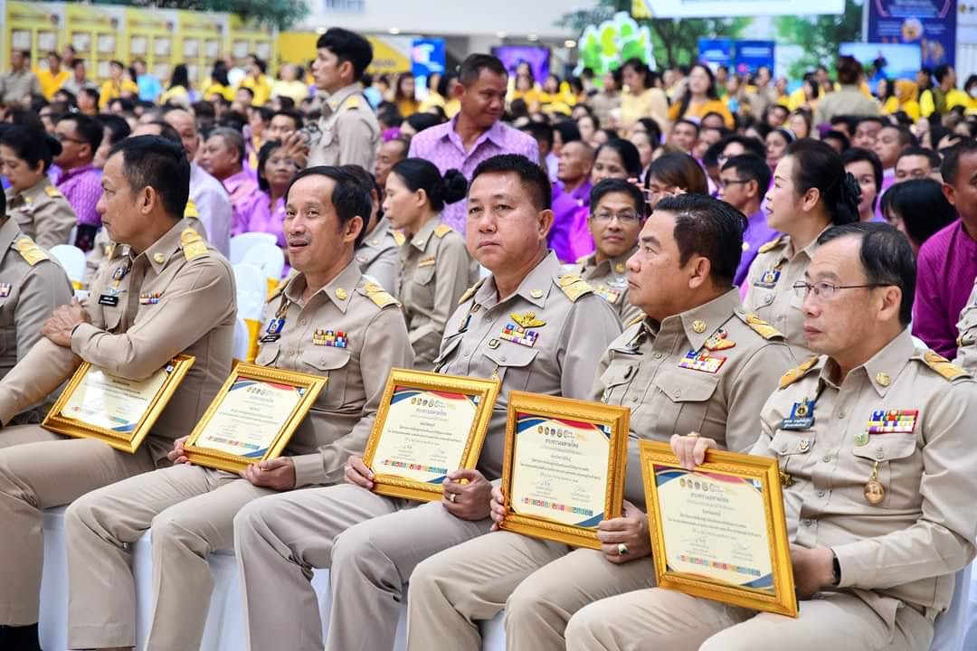 🎉 พช.ชลบุรี ร่วมพิธีเปิดงานวันพัฒนาชุมชน ประจำปี 2567 (Community Development Day 2024)