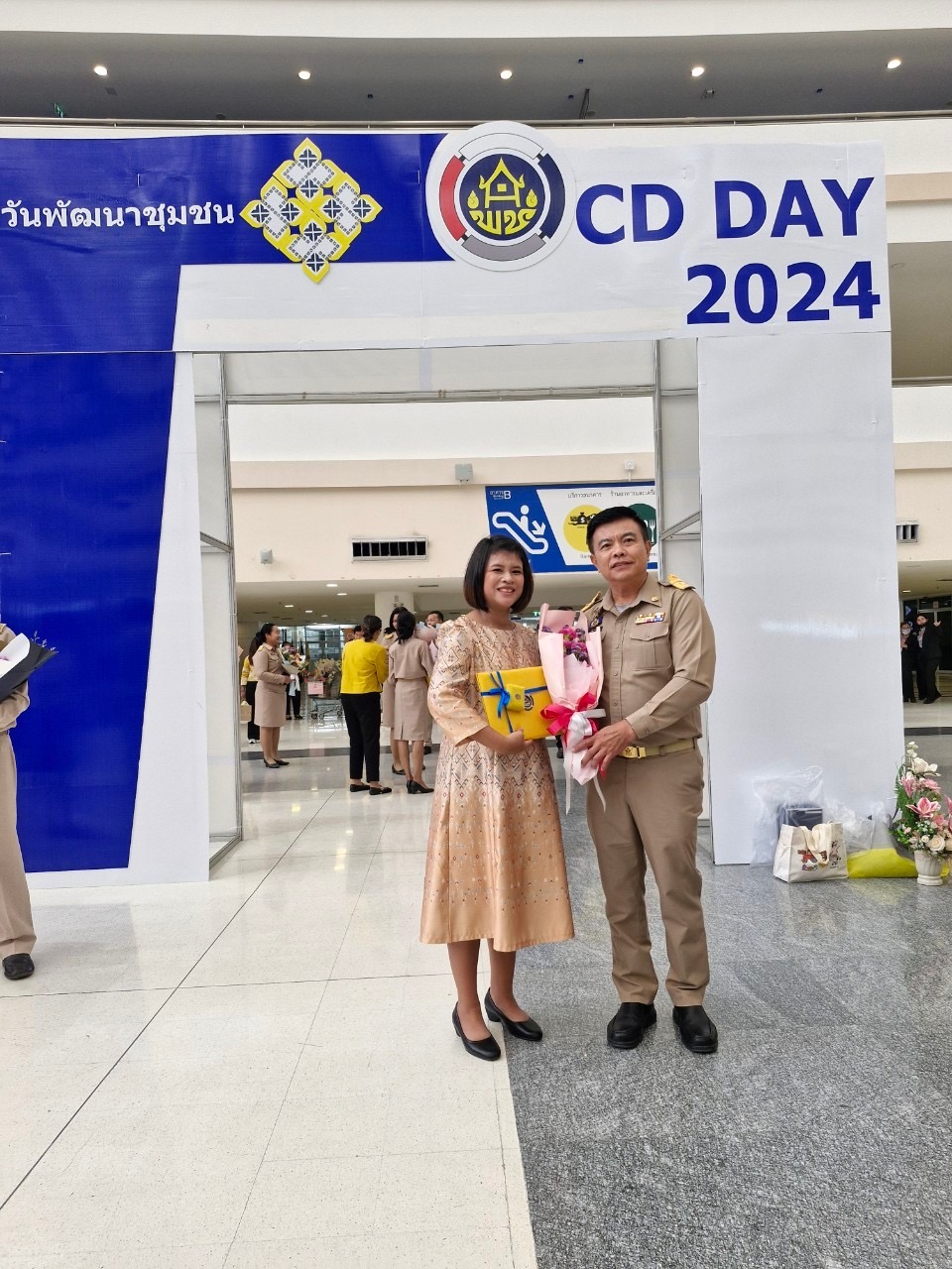 🎉 พช.ชลบุรี เข้าร่วมพิธีมอบรางวัลเชิดชูเกียรติข้าราชการที่ครบเกษียณอายุราชการ และข้าราชการ ลูกจ้างประจำและพนักงานราชการดีเด่น กรมการพัฒนาชุมชน ประจำ 2567 ในงานวันพัฒนาชุมชน ประจำปี 2567 (Community Development Day 2024)