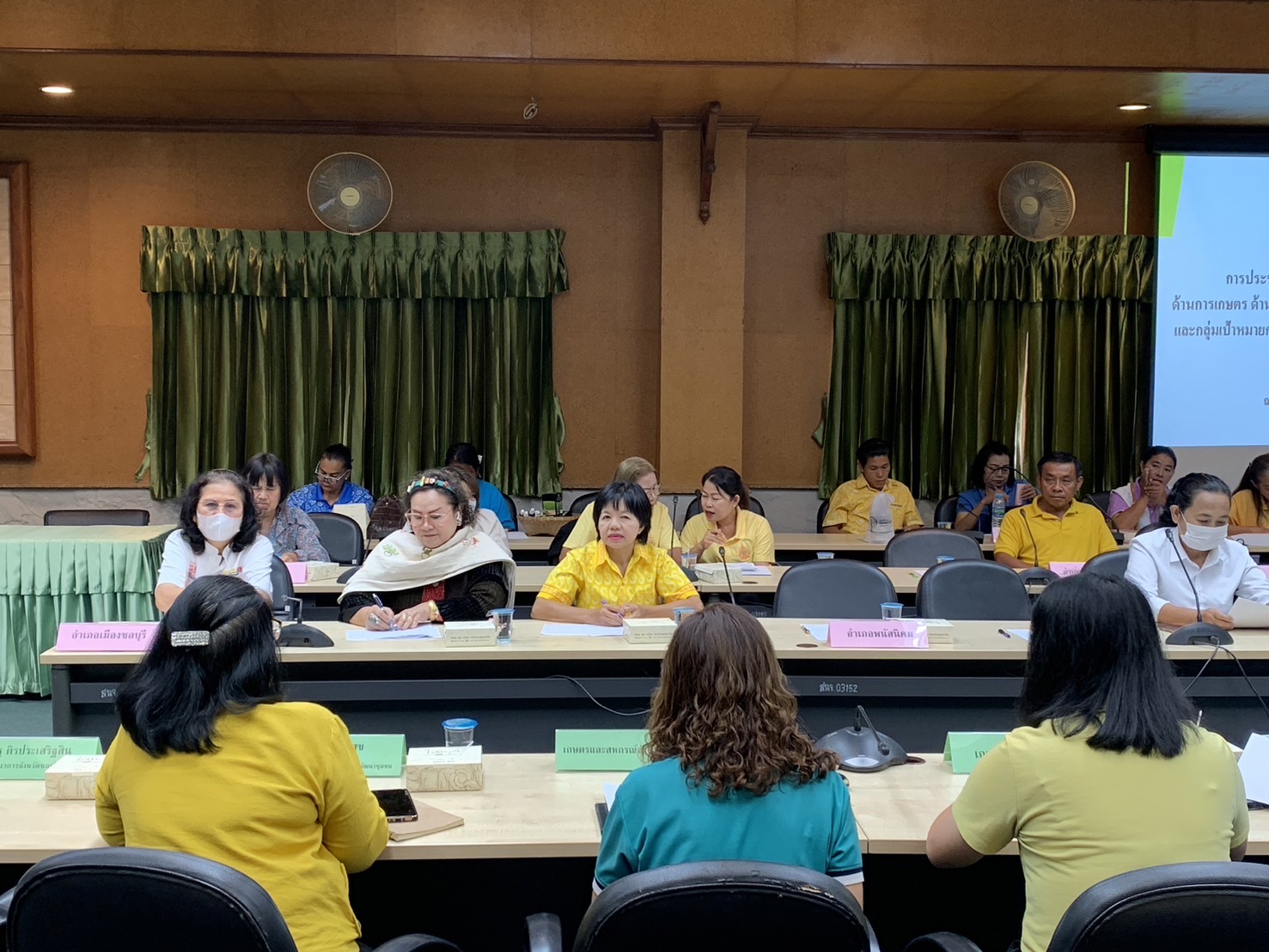 ✨ จังหวัดชลบุรี ประชุมหัวหน้าคณะทำงานสนับสนุนการดำเนินงาน ด้านการเกษตร ด้านการแปรรูป (OTOP/SMEs) ด้านการท่องเที่ยวโดยชุมชน และกลุ่มเป้าหมายการพัฒนาเศรษฐกิจฐานรากและประชารัฐ ประจำปี 2567