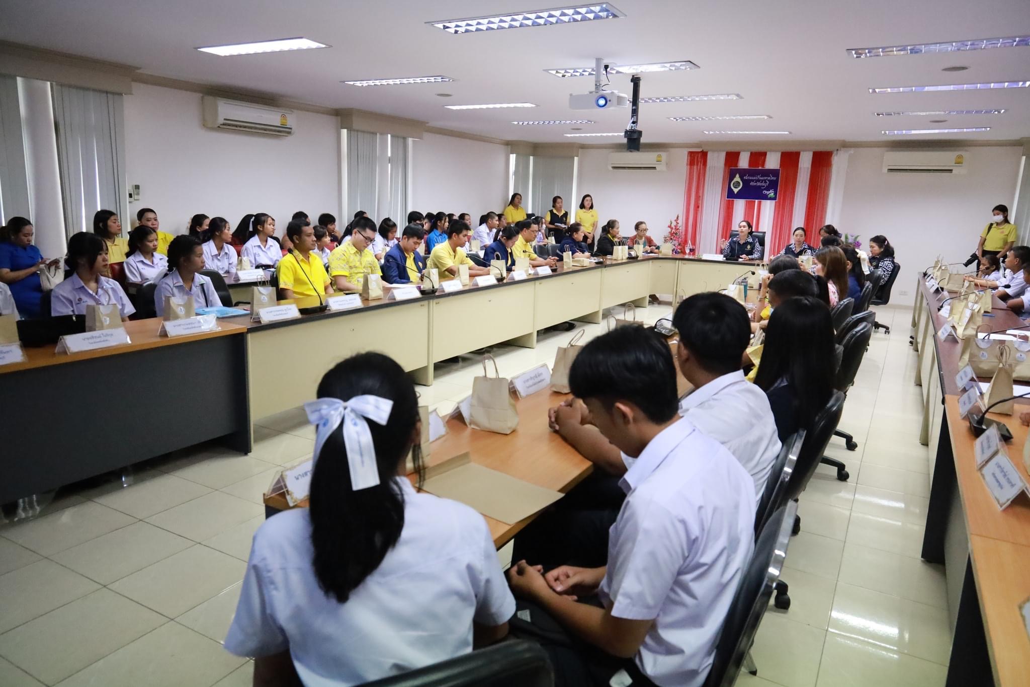 🌟พช.ชลบุรี เข้าร่วมการตรวจเยี่ยมเยาวชนผู้รับทุนมูลนิธิร่วมจิตต์น้อมเกล้าเพื่อเยาวชนในพระบรมราชูปถัมภ์