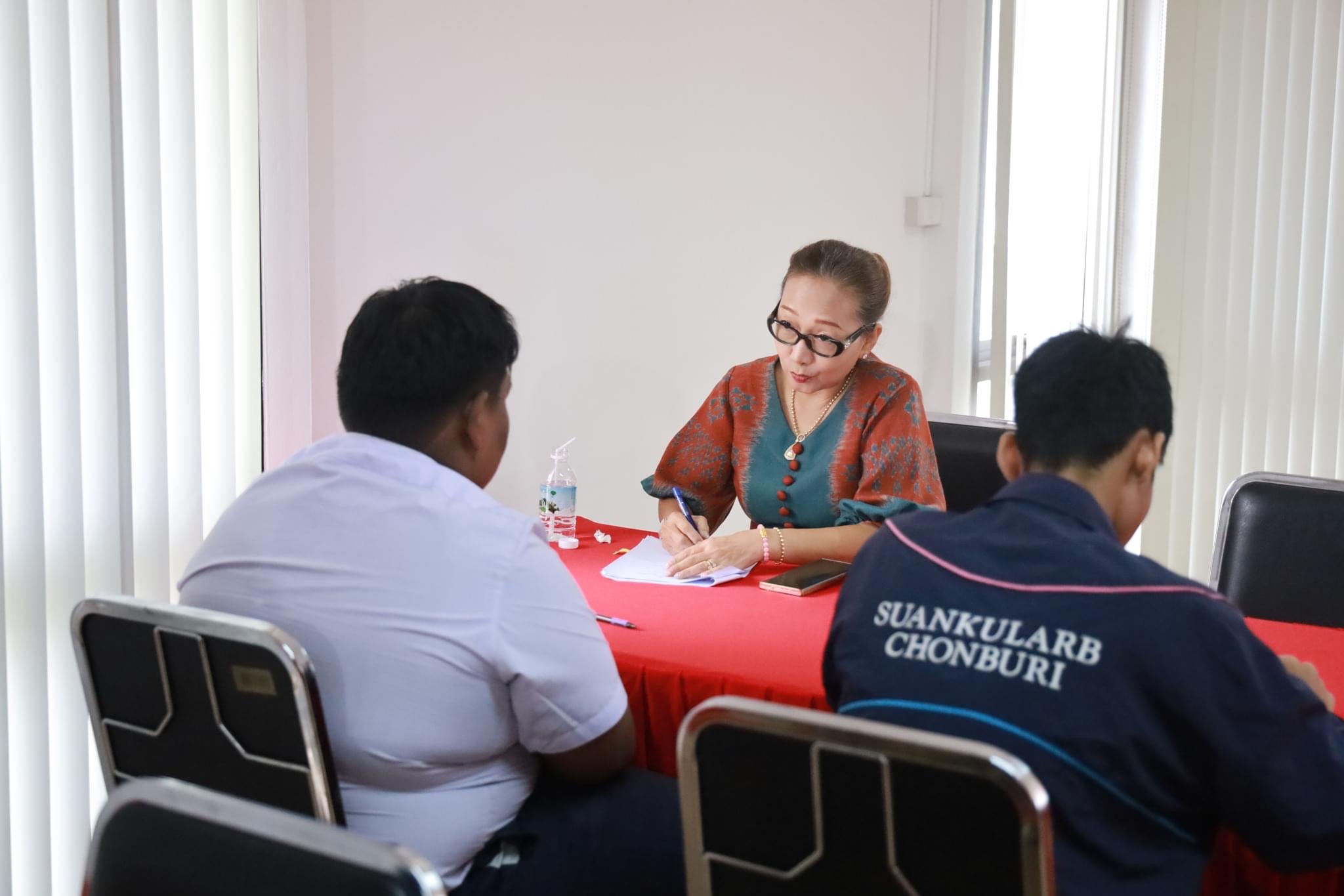 🌟พช.ชลบุรี เข้าร่วมการตรวจเยี่ยมเยาวชนผู้รับทุนมูลนิธิร่วมจิตต์น้อมเกล้าเพื่อเยาวชนในพระบรมราชูปถัมภ์