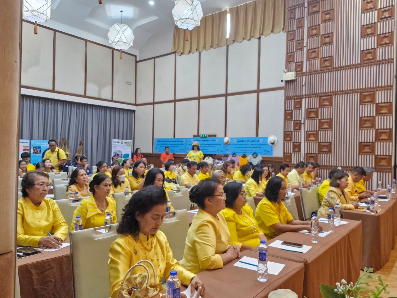 🎊🎉 ชลบุรีรวมพลัง จัดมหกรรมความสำเร็จการขจัดความยากจนและพัฒนาคนทุกช่วงวัยอย่างยั่งยืนตามหลักปรัชญาของเศรษฐกิจพอเพียง