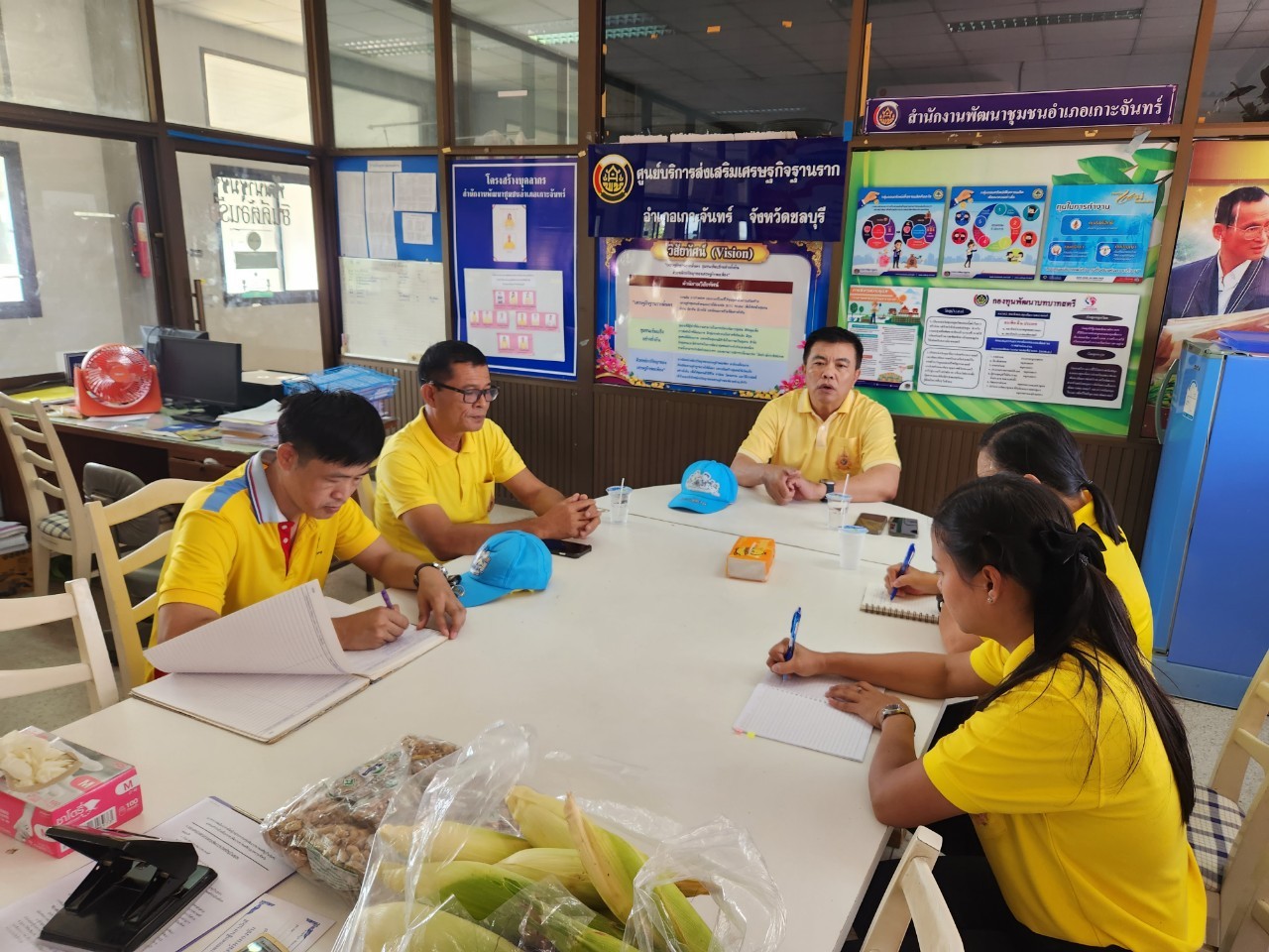 พช.ชลบุรี ติดตามและสนับสนุนการดำเนินงานของสำนักงานพัฒนาชุมชนอำเภอเกาะจันทร์ จังหวัดชลบุรี