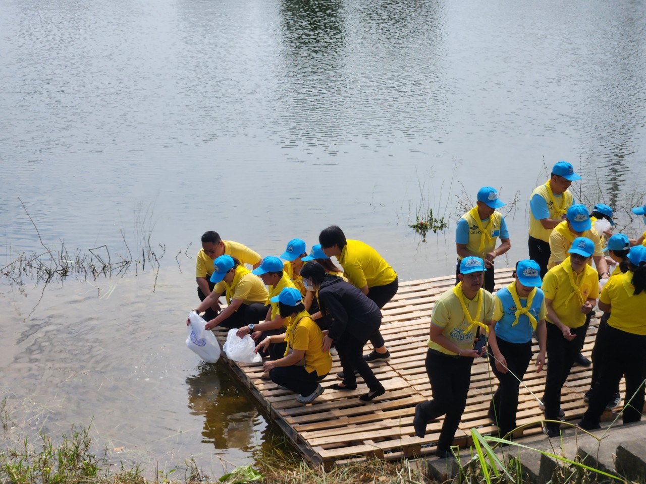 พช.ชลบุรี ร่วมกิจกรรมจิตอาสาพระราชทาน เนื่องในโอกาสวันคล้ายวันสวรรคตพระบาทสมเด็จพระบรมชนกาธิเบศร มหาภูมิพลอดุลยเดชมหาราช บรมนาถบพิตร 13 ตุลาคม 2567