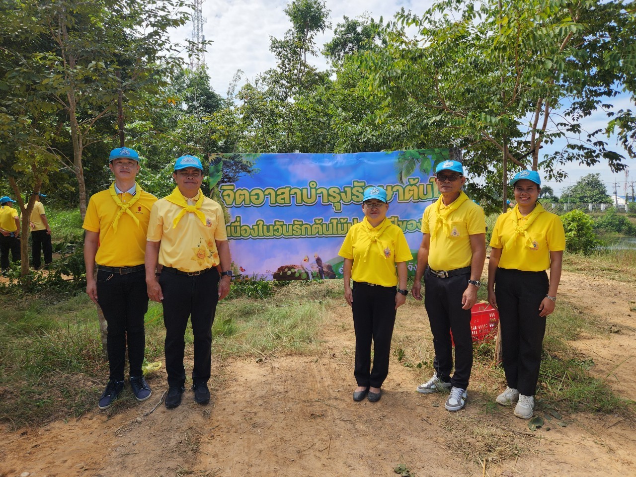 พช.ชลบุรี ร่วมกิจกรรมจิตอาสาพระราชทาน เนื่องในโอกาสวันคล้ายวันสวรรคตพระบาทสมเด็จพระบรมชนกาธิเบศร มหาภูมิพลอดุลยเดชมหาราช บรมนาถบพิตร 13 ตุลาคม 2567