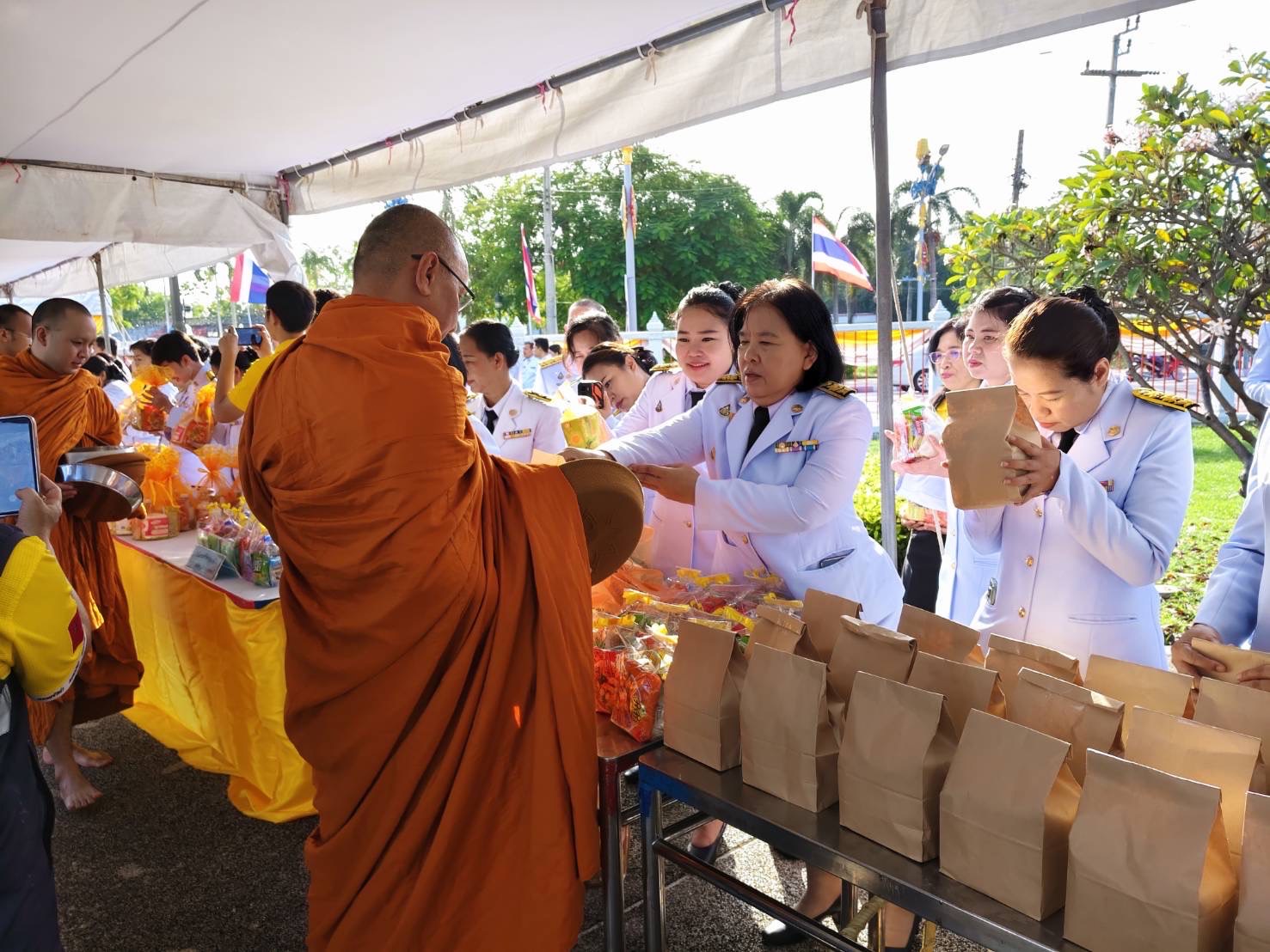 ✨ พช.ชลบุรี เข้าร่วมกิจกรรมน้อมรำลึกเนื่องในวันคล้ายวันสวรรคต พระบาทสมเด็จพระบรมชนกาธิเบศร มหาภูมิพลอดุลยเดชมหาราช บรมนาถบพิตร 13 ตุลาคม 2567 “วันนวมินทรมหาราช”