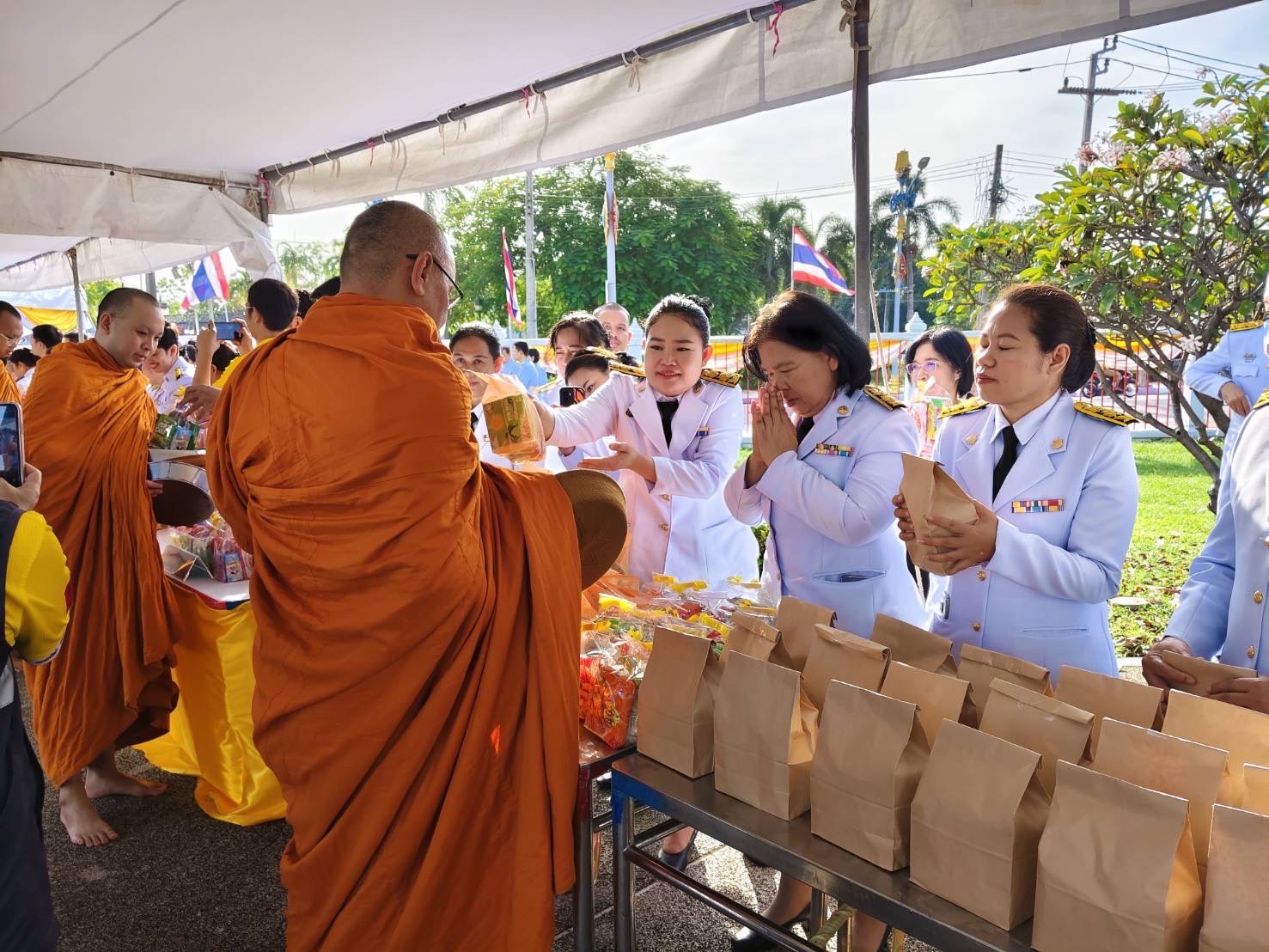 ✨ พช.ชลบุรี เข้าร่วมกิจกรรมน้อมรำลึกเนื่องในวันคล้ายวันสวรรคต พระบาทสมเด็จพระบรมชนกาธิเบศร มหาภูมิพลอดุลยเดชมหาราช บรมนาถบพิตร 13 ตุลาคม 2567 “วันนวมินทรมหาราช”