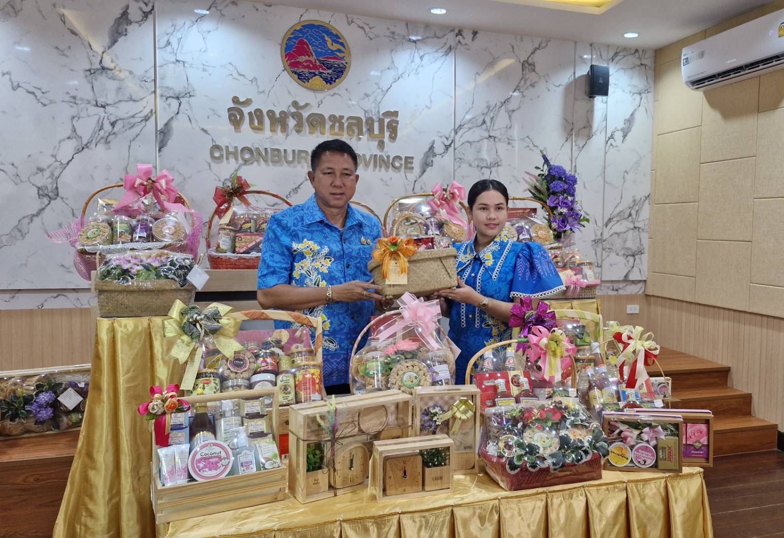 🎉🎉 พช.ชลบุรีจัดทำแคตตาล็อก และประชาสัมพันธ์การจำหน่ายของขวัญ ของฝาก ในช่วงเทศกาลปีใหม่ ๒๕๖๘