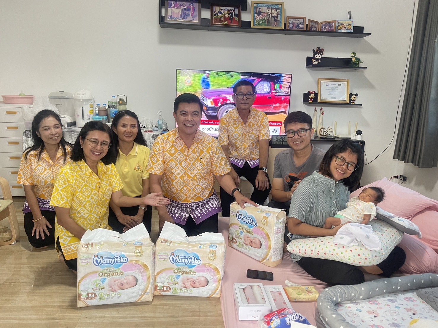 🫄🏻✨ เพราะเรา คือ ครอบครัวเดียวกัน สพจ.ชลบุรี เยี่ยมรับขวัญบุตรแรกคลอดของนางสาวณัฎฐพัชร พงษ์พระเกตุ