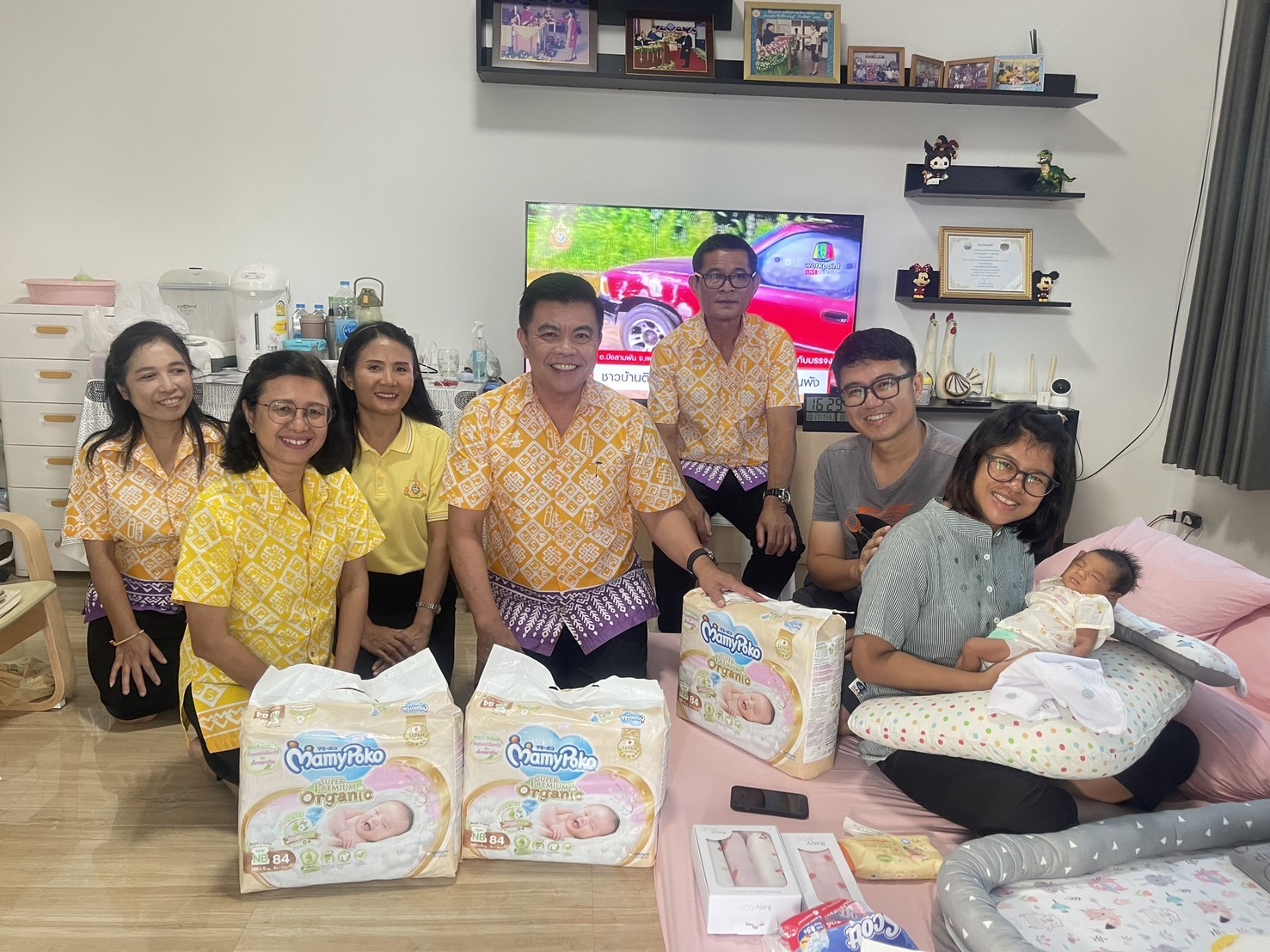 🫄🏻✨ เพราะเรา คือ ครอบครัวเดียวกัน สพจ.ชลบุรี เยี่ยมรับขวัญบุตรแรกคลอดของนางสาวณัฎฐพัชร พงษ์พระเกตุ