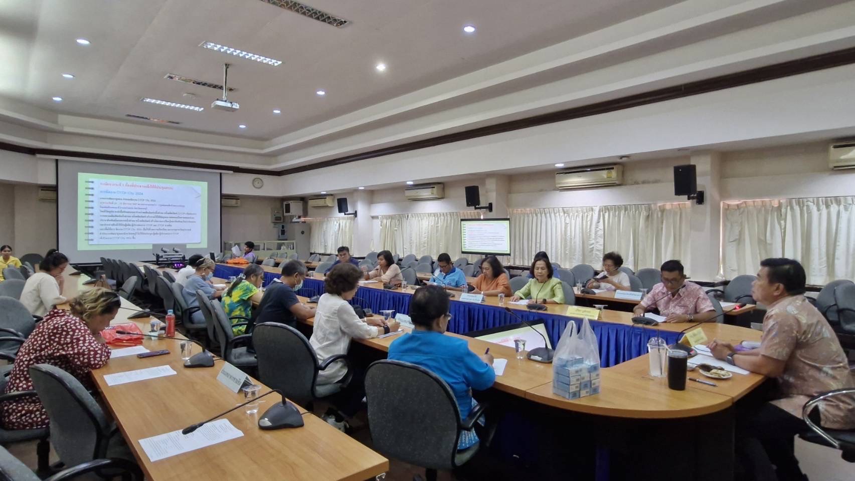 🙋‍♀️🛍️ พช.ชลบุรี จัดประชุมคัดเลือกผู้ประกอบการ OTOP ร่วมงาน “OTOP City 2024” ครั้งที่ 1/2567