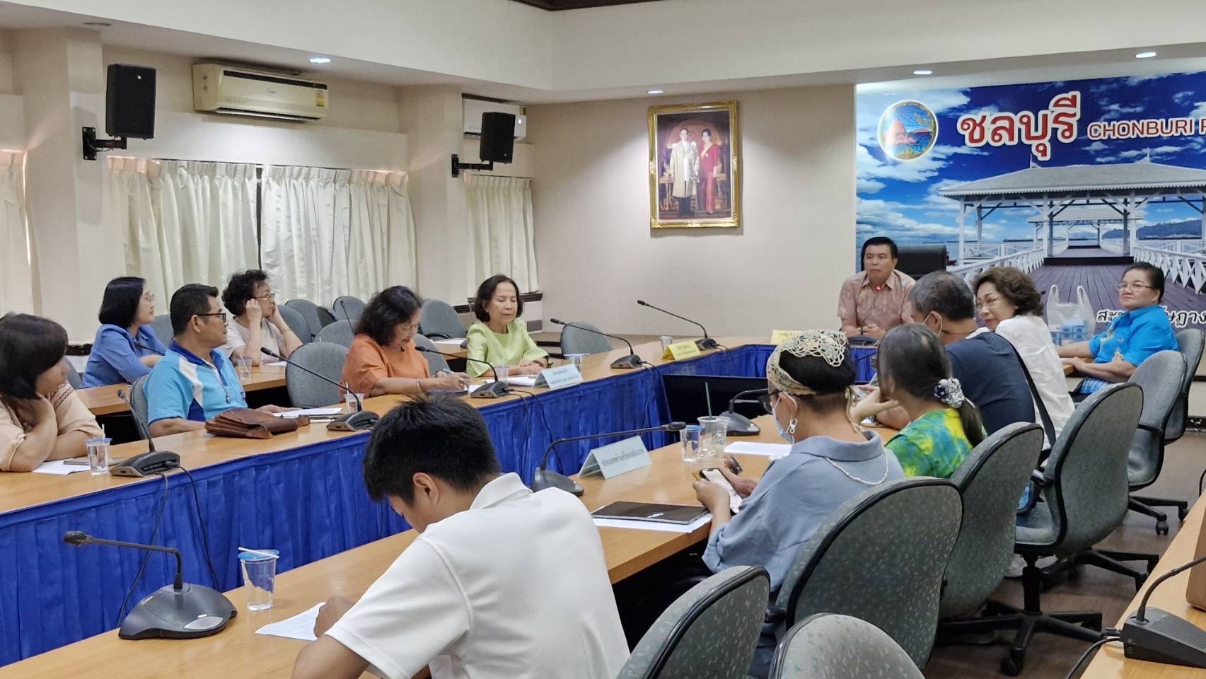 🙋‍♀️🛍️ พช.ชลบุรี จัดประชุมคัดเลือกผู้ประกอบการ OTOP ร่วมงาน “OTOP City 2024” ครั้งที่ 1/2567