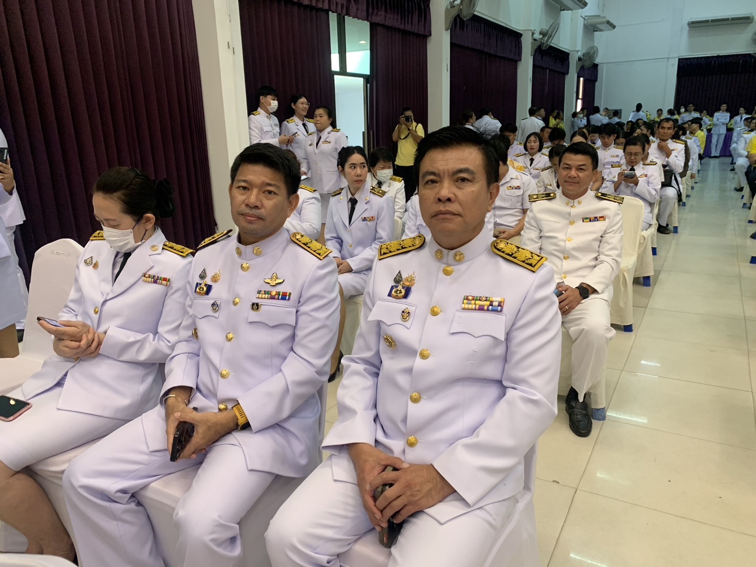 🌼🌧️ พช.ชลบุรี ร่วมพิธีถวายสักการะวางพานพุ่มดอกไม้สด เนื่องวันพระบิดาแห่งฝนหลวง ประจำปี 2567