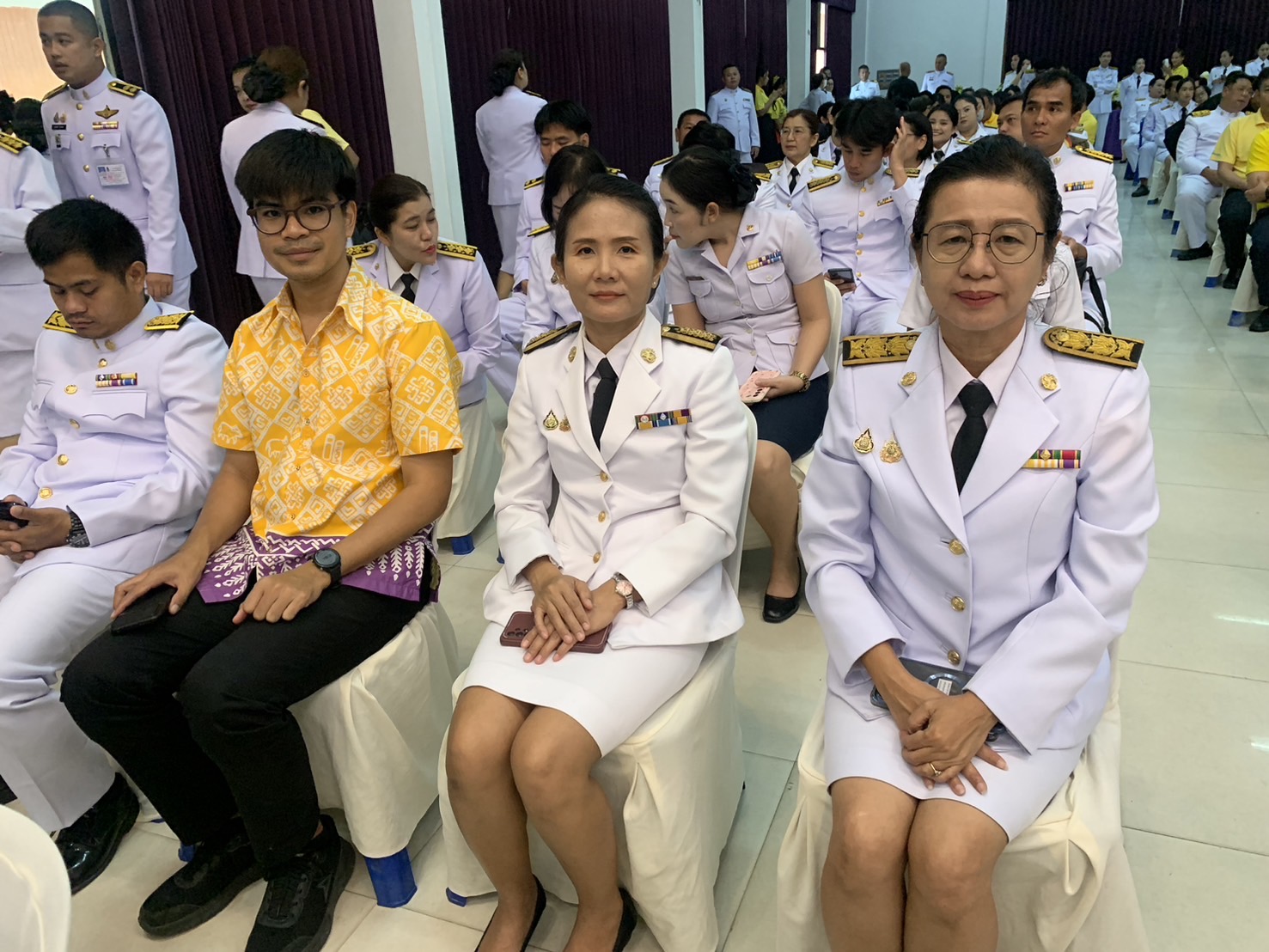 🌼🌧️ พช.ชลบุรี ร่วมพิธีถวายสักการะวางพานพุ่มดอกไม้สด เนื่องวันพระบิดาแห่งฝนหลวง ประจำปี 2567