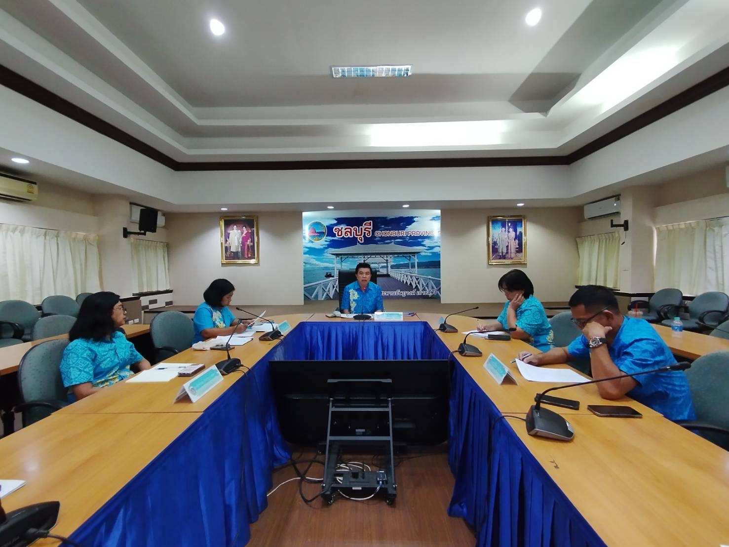 🩵🩵 พช.ชลบุรี จัดประชุมเตรียมความพร้อม “๒๕ พฤศจิกายน วันกองทุนแม่ของแผ่นดิน” และพิธีมอบเงินพระราชทานขวัญถุงกองทุนแม่ของแผ่นดินจังหวัดชลบุรี ประจำปี 2567