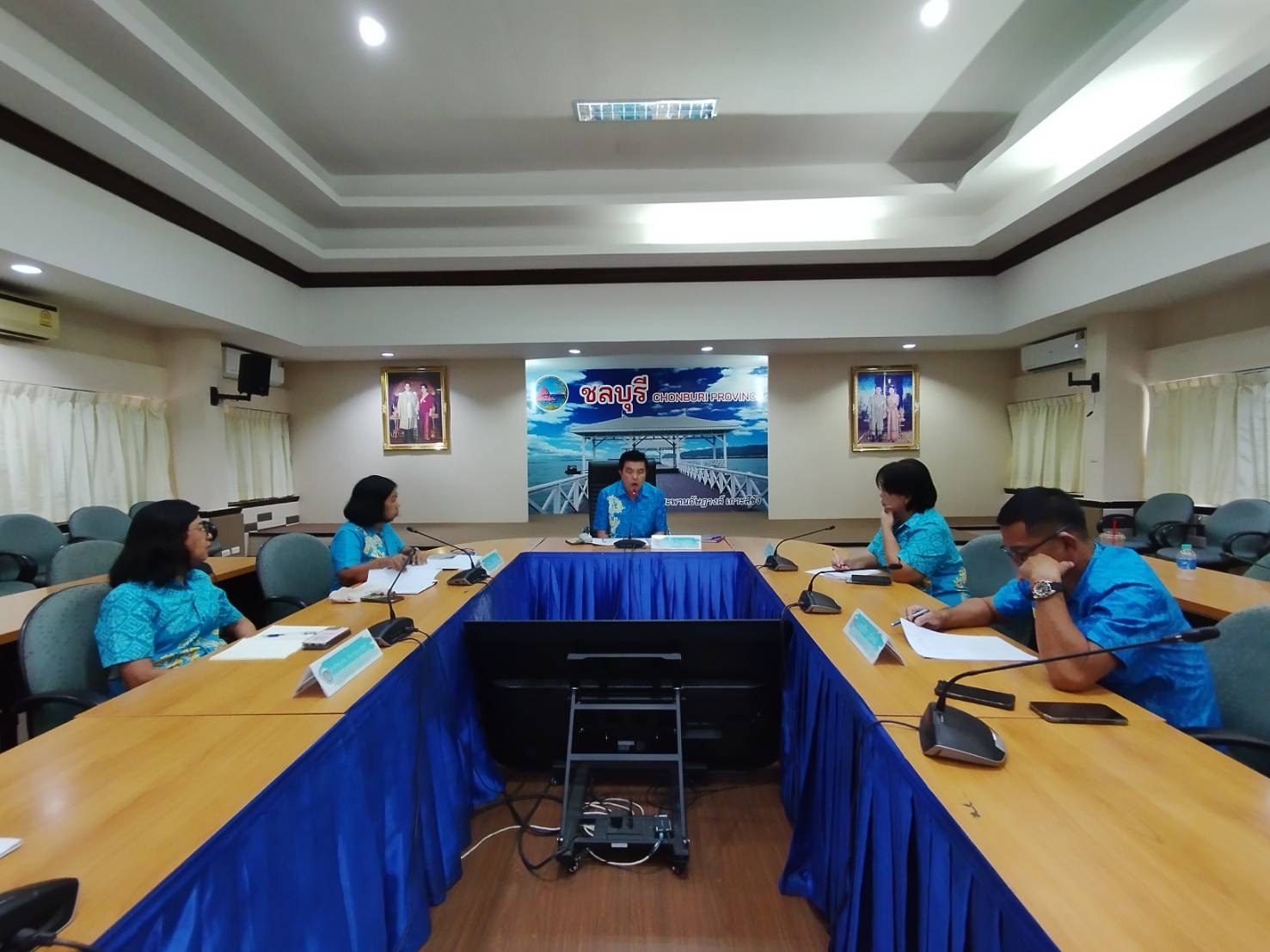 🩵🩵 พช.ชลบุรี จัดประชุมเตรียมความพร้อม “๒๕ พฤศจิกายน วันกองทุนแม่ของแผ่นดิน” และพิธีมอบเงินพระราชทานขวัญถุงกองทุนแม่ของแผ่นดินจังหวัดชลบุรี ประจำปี 2567