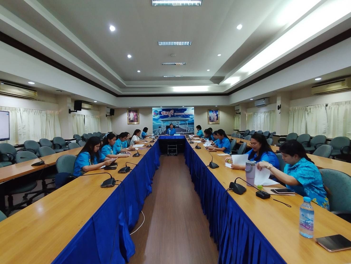 🩵🩵 พช.ชลบุรี จัดประชุมเตรียมความพร้อม “๒๕ พฤศจิกายน วันกองทุนแม่ของแผ่นดิน” และพิธีมอบเงินพระราชทานขวัญถุงกองทุนแม่ของแผ่นดินจังหวัดชลบุรี ประจำปี 2567