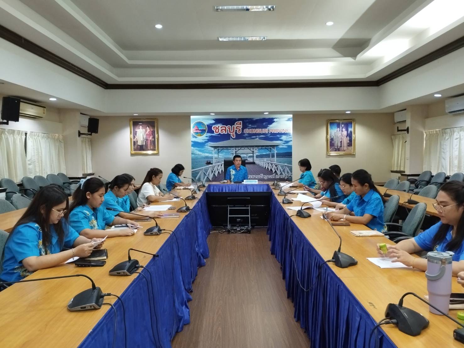 🩵🩵 พช.ชลบุรี จัดประชุมเตรียมความพร้อม “๒๕ พฤศจิกายน วันกองทุนแม่ของแผ่นดิน” และพิธีมอบเงินพระราชทานขวัญถุงกองทุนแม่ของแผ่นดินจังหวัดชลบุรี ประจำปี 2567