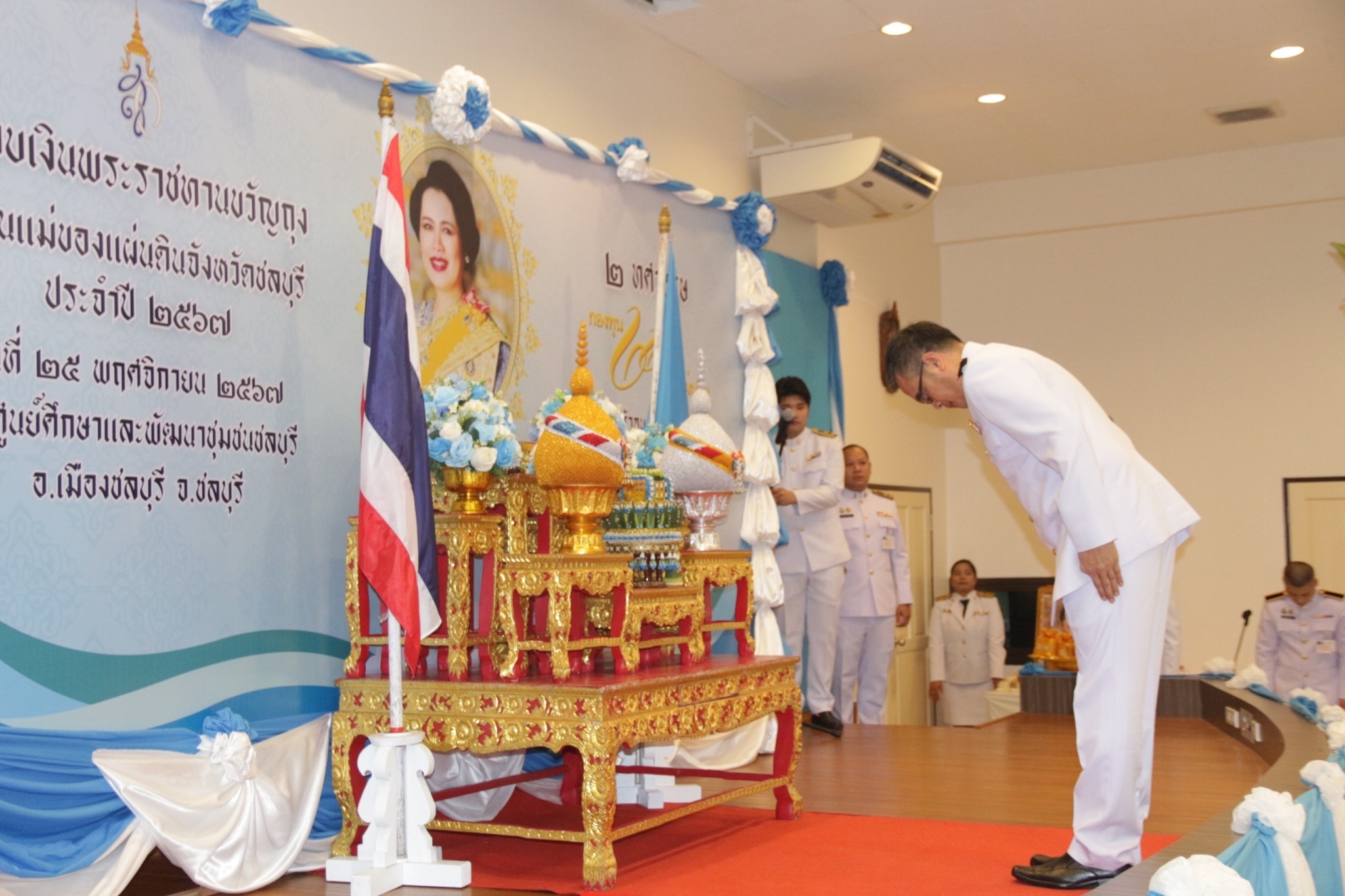 🩵🎉 พช.ชลบุรี จัดกิจกรรมวันกองทุนแม่ของแผ่นดิน “๒ ทศวรรษ กองทุนแม่ของผ่นดิน ครอบครัวอบอุ่น ชุมชนเข้มแข็ง”