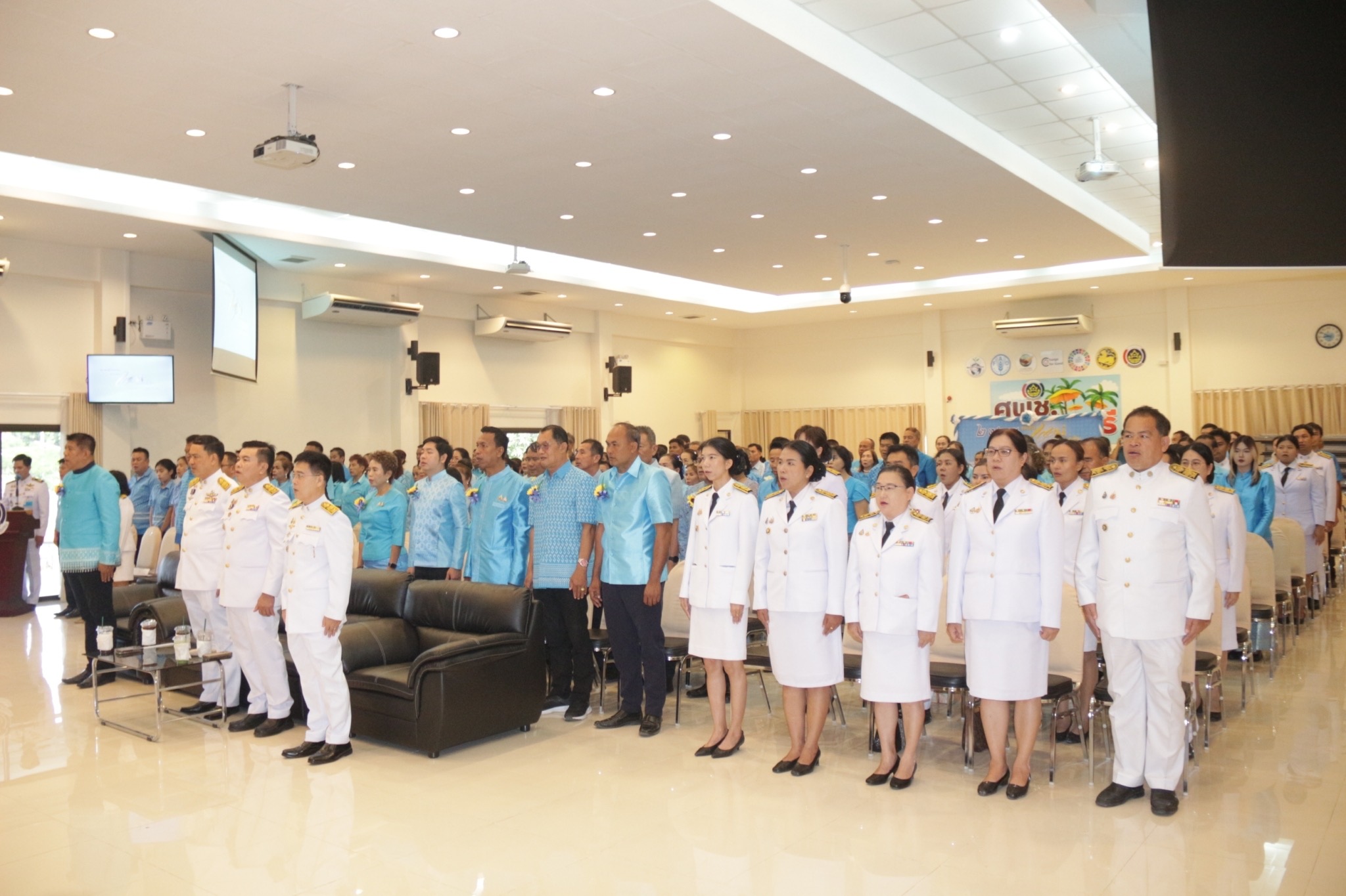 🩵🎉 พช.ชลบุรี จัดกิจกรรมวันกองทุนแม่ของแผ่นดิน “๒ ทศวรรษ กองทุนแม่ของผ่นดิน ครอบครัวอบอุ่น ชุมชนเข้มแข็ง”