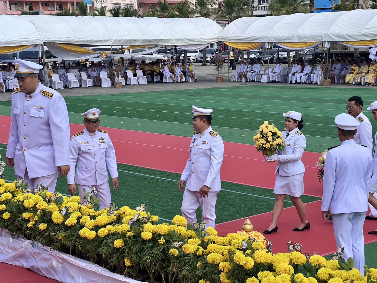 💛💛 พช.ชลบุรี ร่วมกิจกรรมเนื่องในวันคล้ายวันพระบรมราชสมภพ พระบาทสมเด็จพระบรมชนกาธิเบศร มหาภูมิพลอดุลยเดชมหาราช บรมนาถบพิตร วันชาติ และวันพ่อแห่งชาติ 5 ธันวาคม 2567 จังหวัดชลบุรี