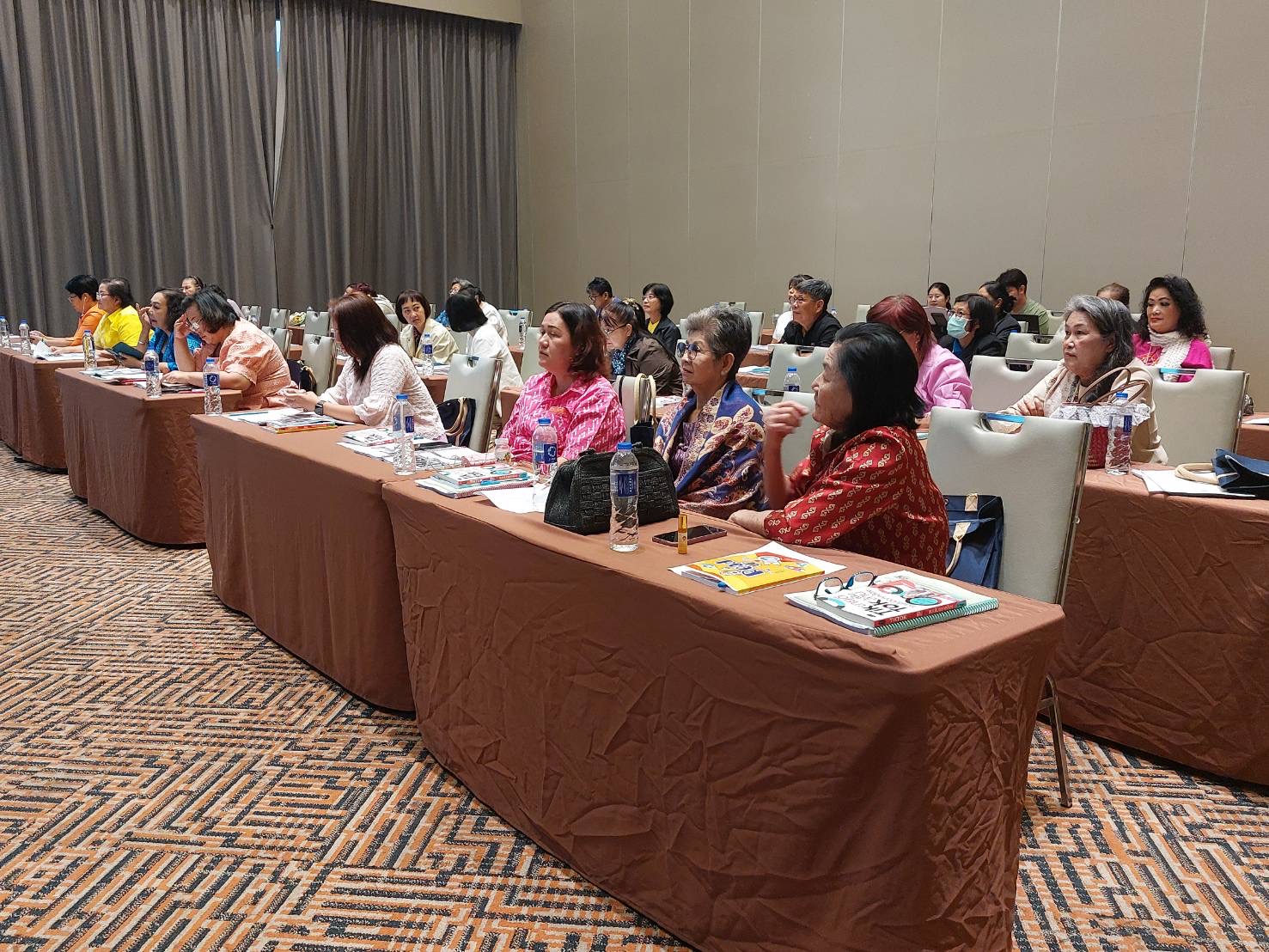 👍 พช.ชลบุรี ดำเนินโครงการประชุมเชิงปฏิบัติการพัฒนาศักยภาพเครือข่ายกลุ่มอาชีพ และผู้ผลิต ผู้ประกอบการ หนึ่งตำบล หนึ่งผลิตภัณฑ์ ระดับจังหวัด