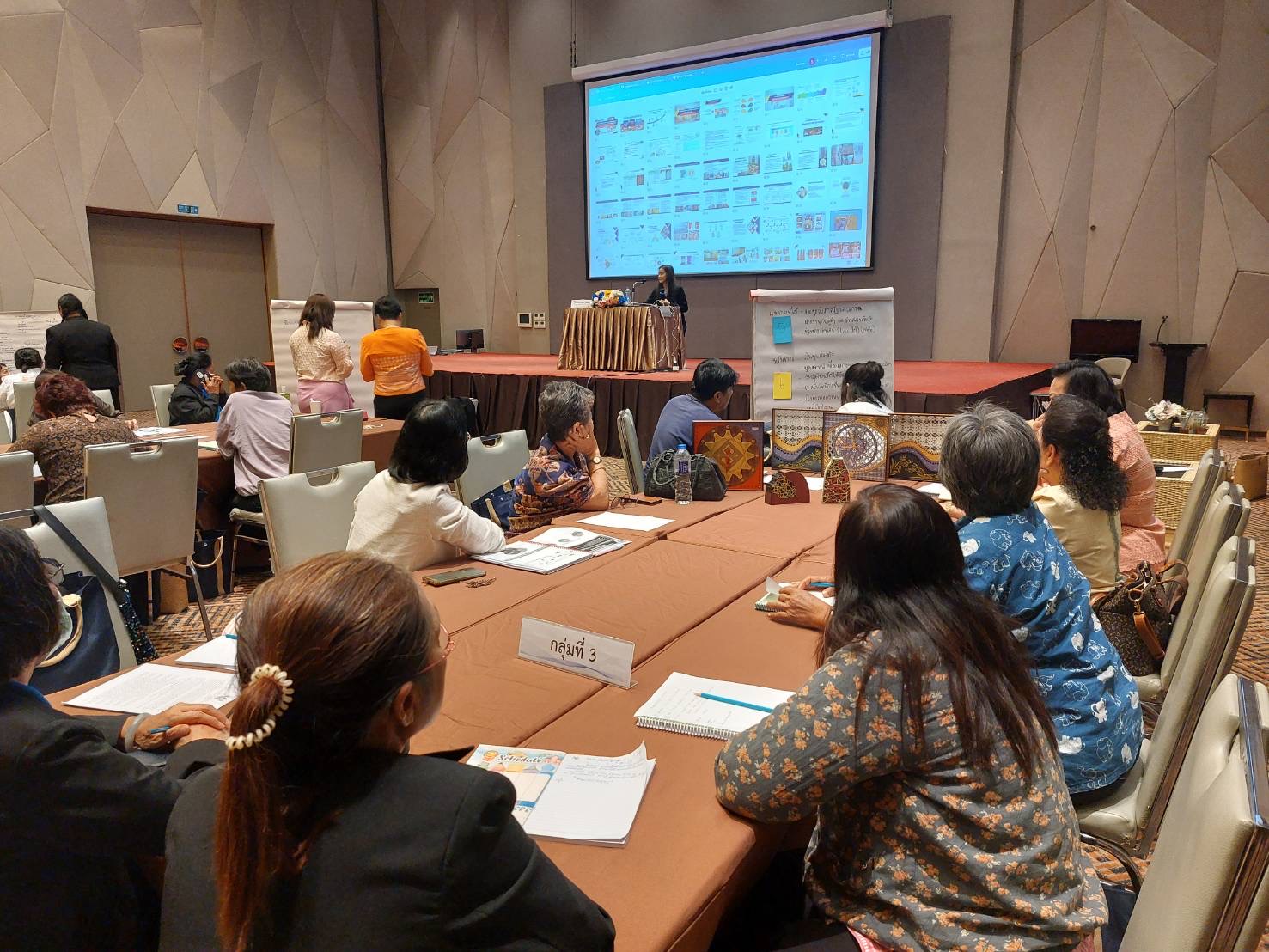 👍 พช.ชลบุรี ดำเนินโครงการประชุมเชิงปฏิบัติการพัฒนาศักยภาพเครือข่ายกลุ่มอาชีพ และผู้ผลิต ผู้ประกอบการ หนึ่งตำบล หนึ่งผลิตภัณฑ์ ระดับจังหวัด