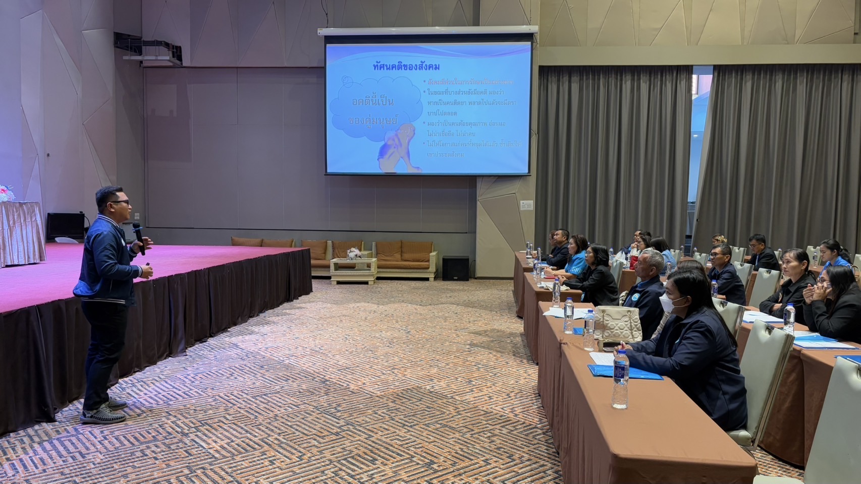 📣🩵🩵 พช.ชลบุรี จัดประชุมคณะกรรมการเครือข่ายกองทุนแม่ของแผ่นดินหนุนเสริมความเข้มแข็งหมู่บ้าน/ชุมชน สู่การเป็นพื้นที่ปลอดภัยจากยาเสพติด