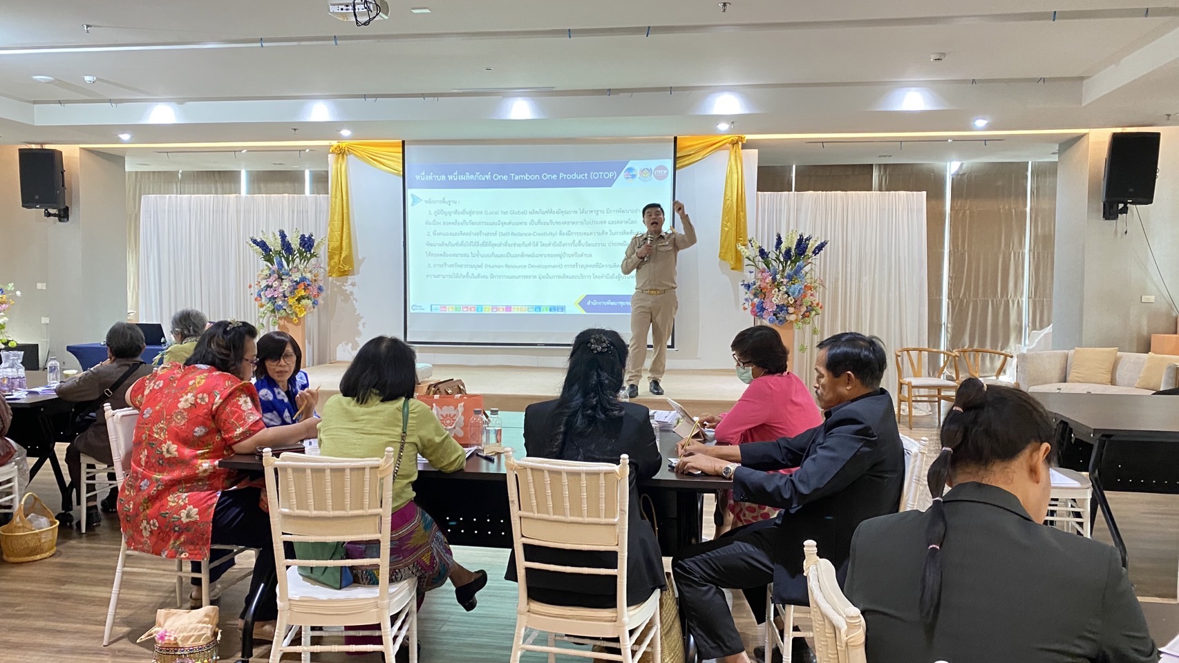 💯🏅สำนักงานพัฒนาชุมชนจังหวัดชลบุรี ดำเนินการจัดประชุมเชิงปฏิบัติการโครงการพัฒนาผลิตภัณฑ์ OTOP กลุ่มปรับตัวสู่การพัฒนา (Quadrant D) ให้มีคุณภาพมาตรฐาน ประจำปีงบประมาณ พ.ศ.2568