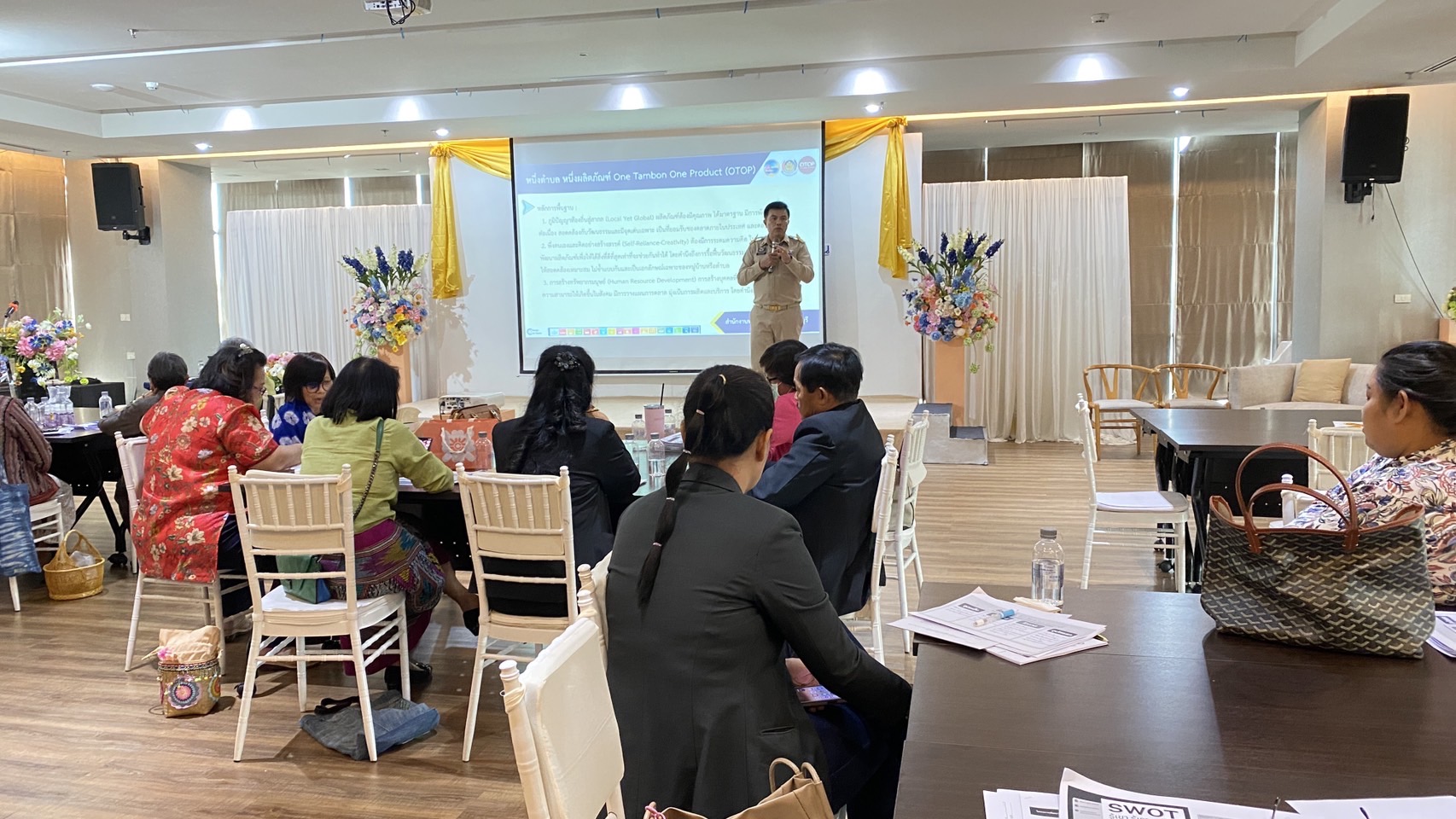 💯🏅สำนักงานพัฒนาชุมชนจังหวัดชลบุรี ดำเนินการจัดประชุมเชิงปฏิบัติการโครงการพัฒนาผลิตภัณฑ์ OTOP กลุ่มปรับตัวสู่การพัฒนา (Quadrant D) ให้มีคุณภาพมาตรฐาน ประจำปีงบประมาณ พ.ศ.2568