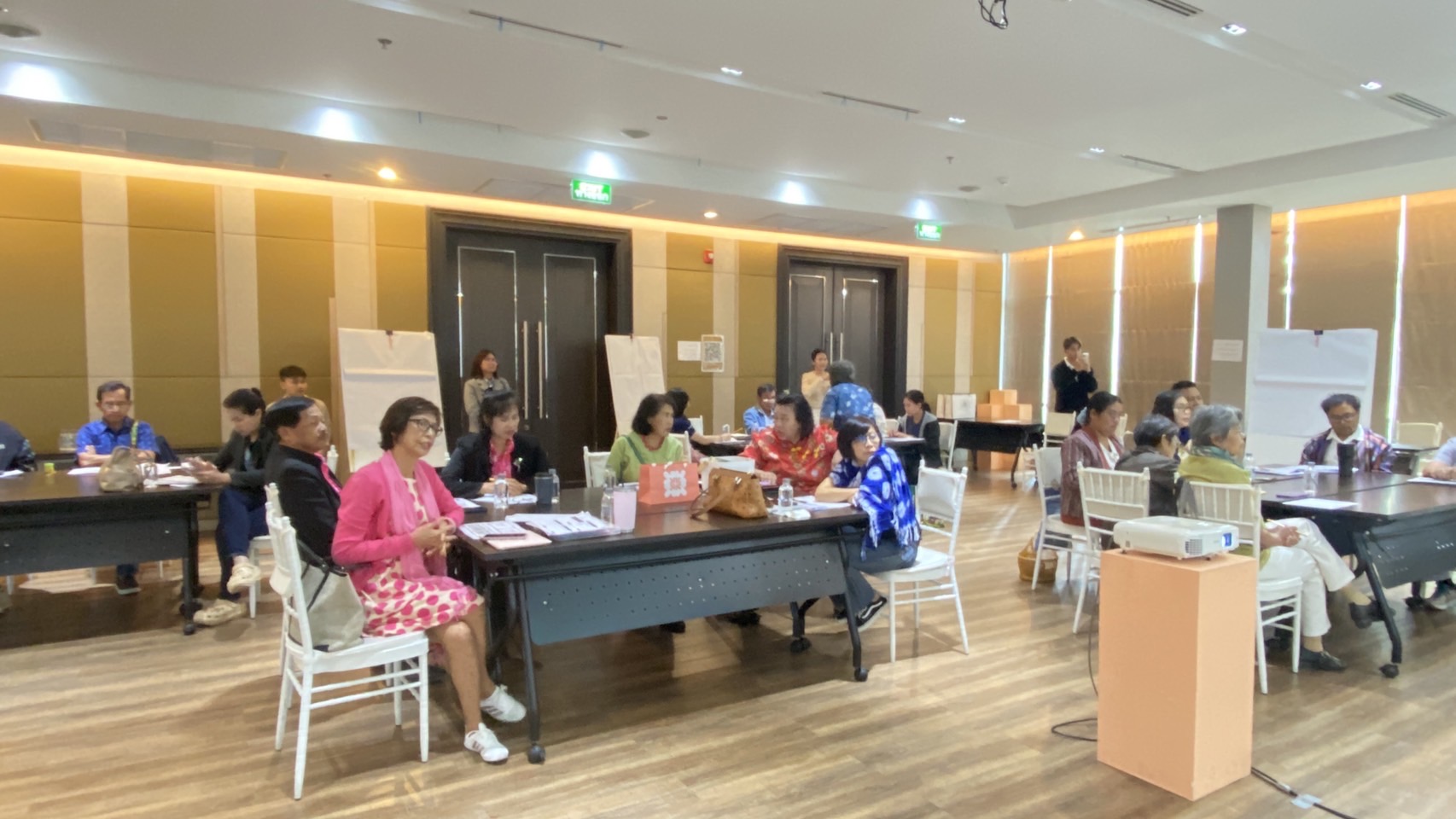 💯🏅สำนักงานพัฒนาชุมชนจังหวัดชลบุรี ดำเนินการจัดประชุมเชิงปฏิบัติการโครงการพัฒนาผลิตภัณฑ์ OTOP กลุ่มปรับตัวสู่การพัฒนา (Quadrant D) ให้มีคุณภาพมาตรฐาน ประจำปีงบประมาณ พ.ศ.2568