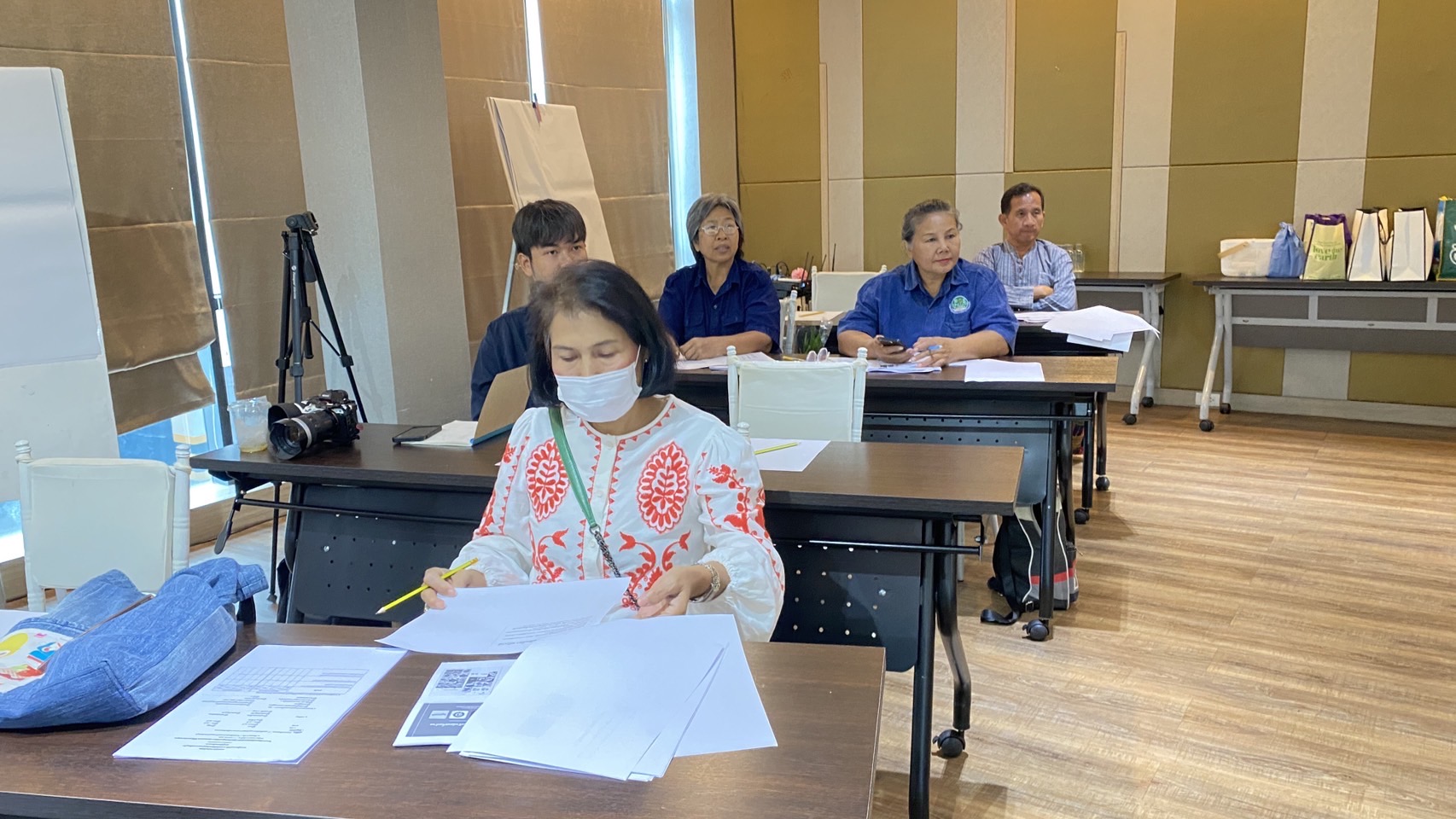 💯🏅สำนักงานพัฒนาชุมชนจังหวัดชลบุรี ดำเนินการจัดประชุมเชิงปฏิบัติการโครงการพัฒนาผลิตภัณฑ์ OTOP กลุ่มปรับตัวสู่การพัฒนา (Quadrant D) ให้มีคุณภาพมาตรฐาน ประจำปีงบประมาณ พ.ศ.2568