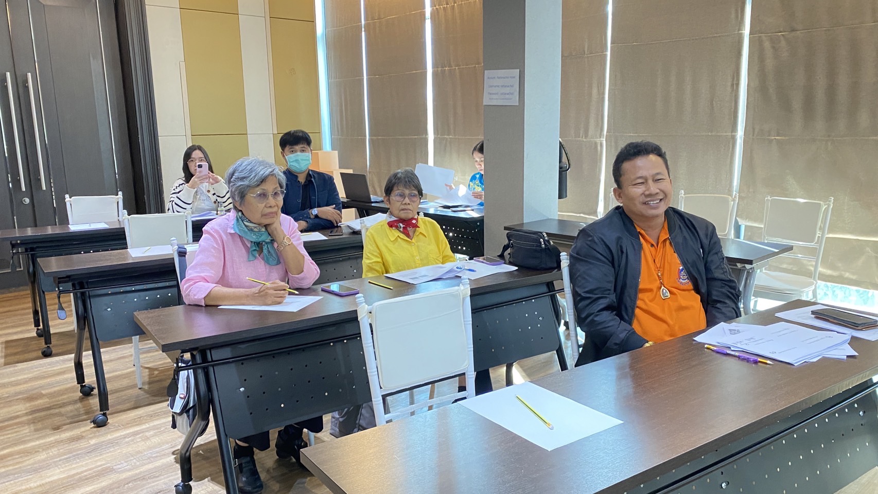 💯🏅สำนักงานพัฒนาชุมชนจังหวัดชลบุรี ดำเนินการจัดประชุมเชิงปฏิบัติการโครงการพัฒนาผลิตภัณฑ์ OTOP กลุ่มปรับตัวสู่การพัฒนา (Quadrant D) ให้มีคุณภาพมาตรฐาน ประจำปีงบประมาณ พ.ศ.2568