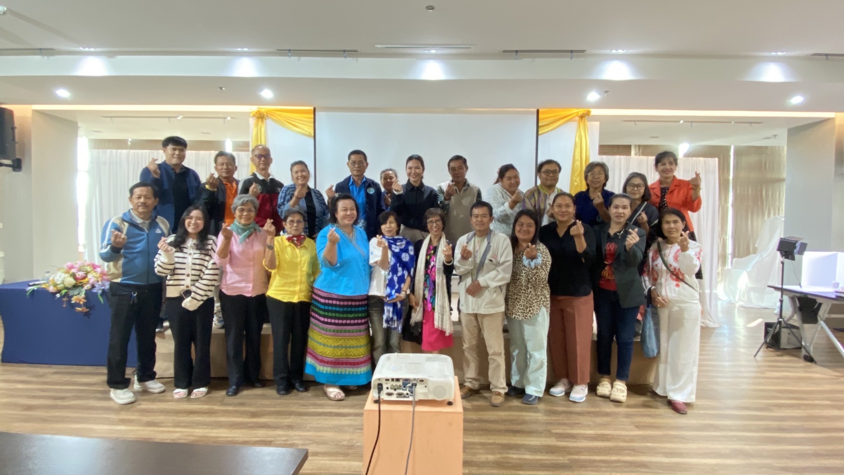 💯🏅สำนักงานพัฒนาชุมชนจังหวัดชลบุรี ดำเนินการจัดประชุมเชิงปฏิบัติการโครงการพัฒนาผลิตภัณฑ์ OTOP กลุ่มปรับตัวสู่การพัฒนา (Quadrant D) ให้มีคุณภาพมาตรฐาน ประจำปีงบประมาณ พ.ศ.2568