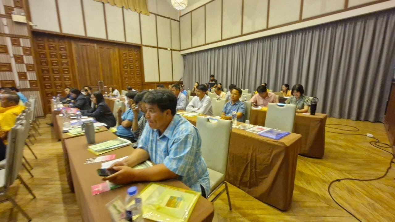 📢📢 พช.ชลบุรี จัดประชุมเชิงปฏิบัติการเสริมสร้างธรรมาภิบาลโครงการแก้ไขปัญหาความยากจน (กข.คจ.) ระดับจังหวัด