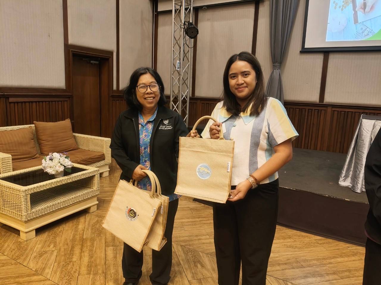 📢📢 พช.ชลบุรี จัดประชุมเชิงปฏิบัติการเสริมสร้างธรรมาภิบาลโครงการแก้ไขปัญหาความยากจน (กข.คจ.) ระดับจังหวัด